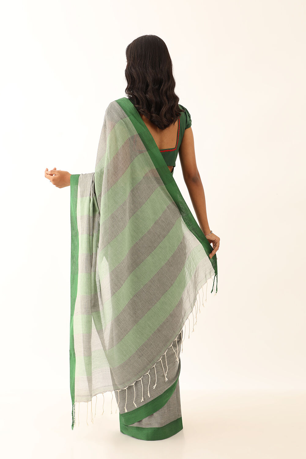 Grey Pure Cotton Woven Bengali Saree image number null