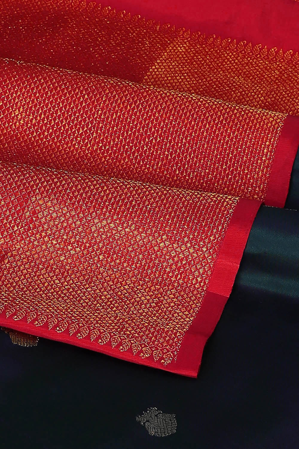 Dark Green Pure Silk Kanjivaram Saree image number null