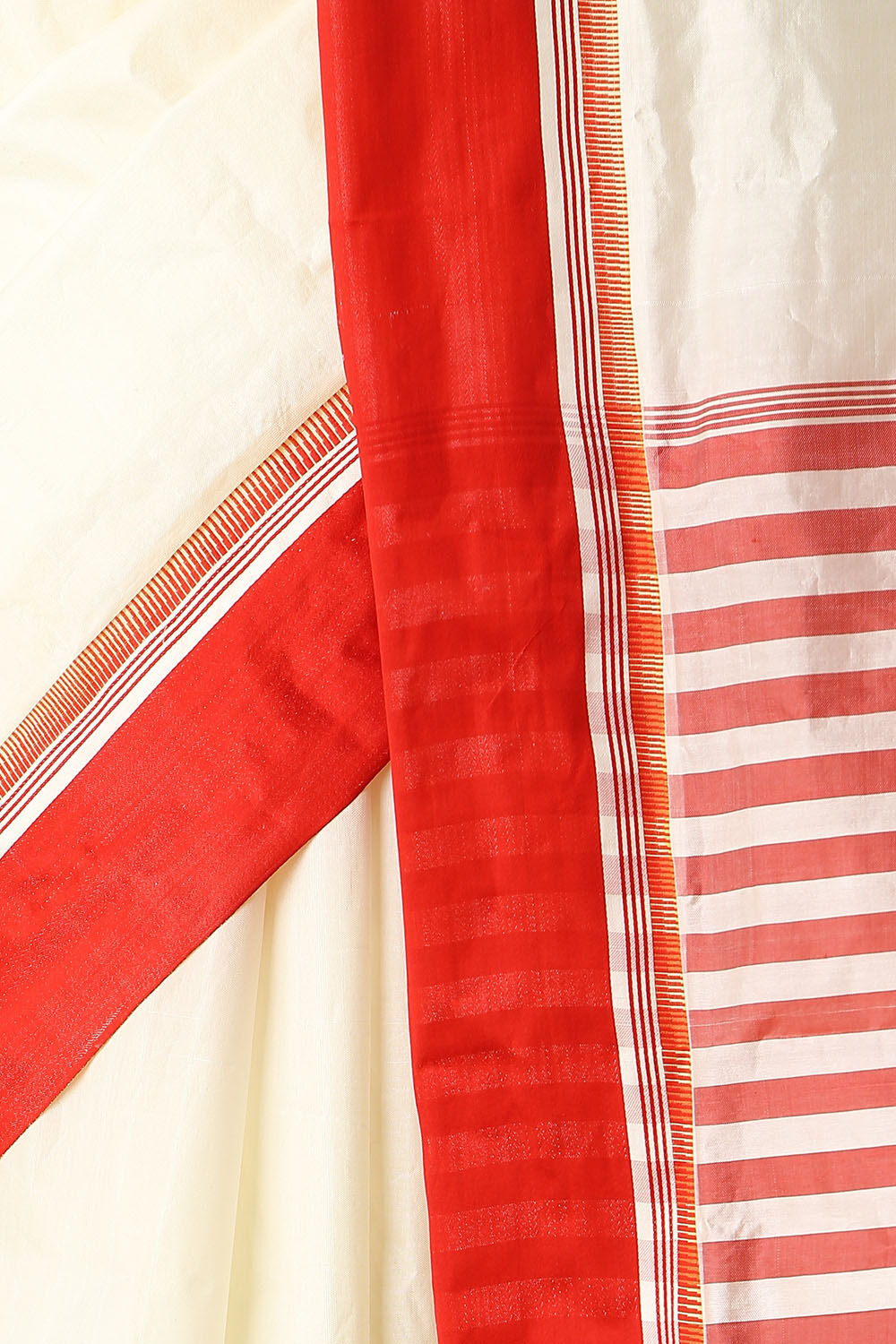 Off White Pure Silk Bengal Saree image number null