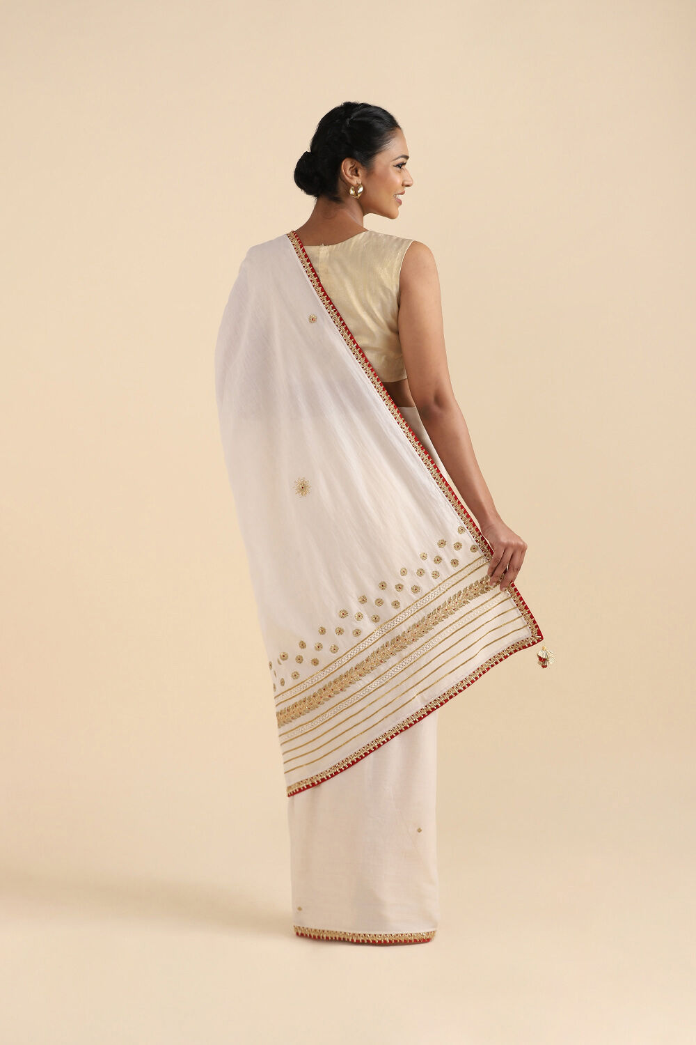 Off White Pure Cotton Embroidered Saree image number null