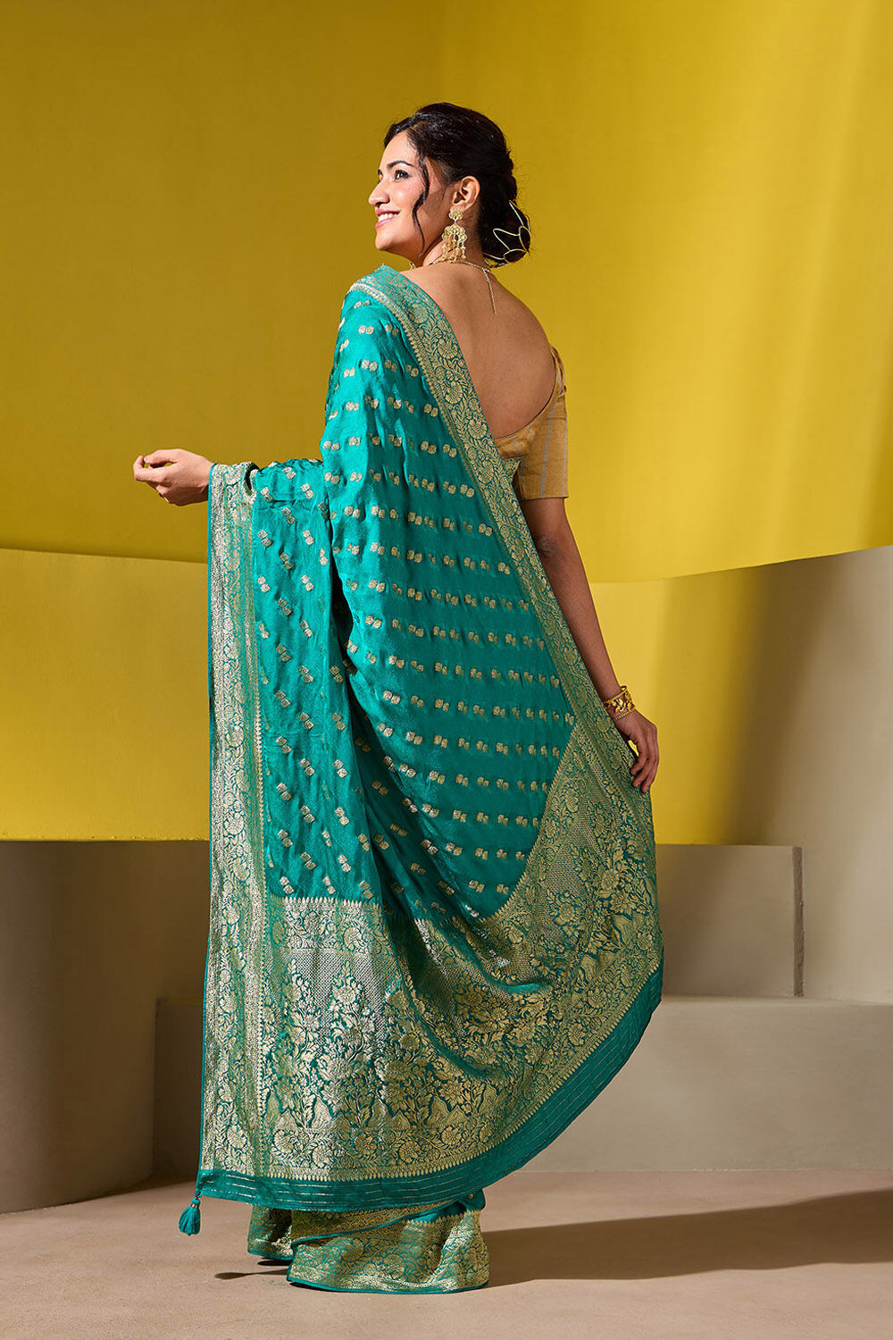 Green Woven Viscose Saree image number null