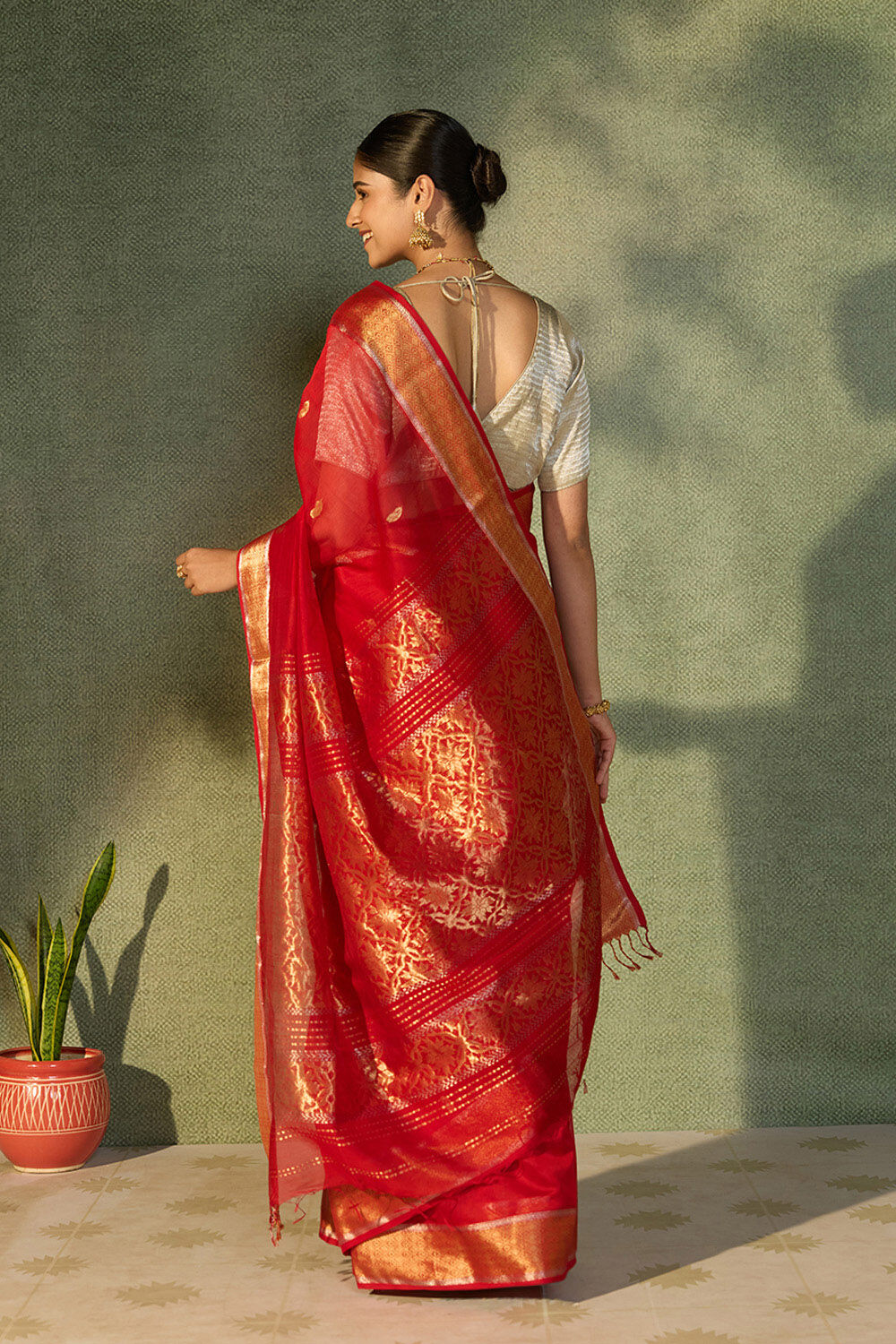 Red Woven Pure Silk Cotton Maheshwari Saree image number null