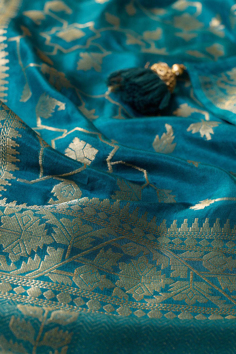 Blue Woven Pure Viscose Saree image number null
