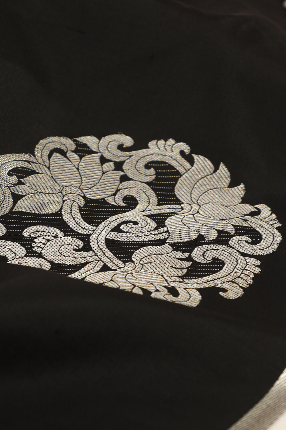 Black Pure Silk Woven kanjivaram Saree image number null