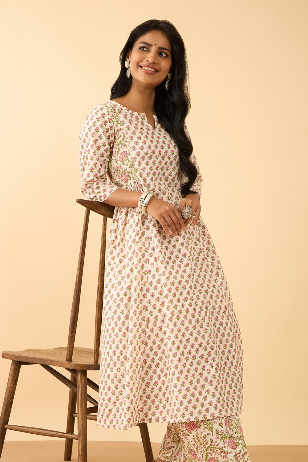 Off White Printed Sanganeri Pure Cotton Kurta Set image number null