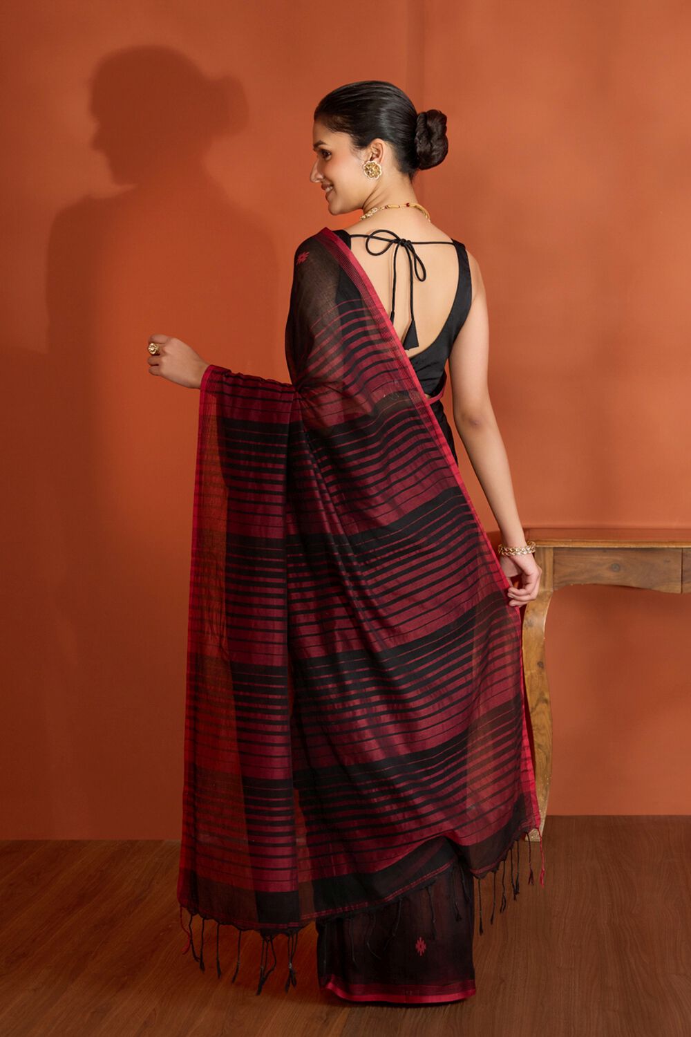 Black Bengal Pure Cotton Jamdani Saree image number null