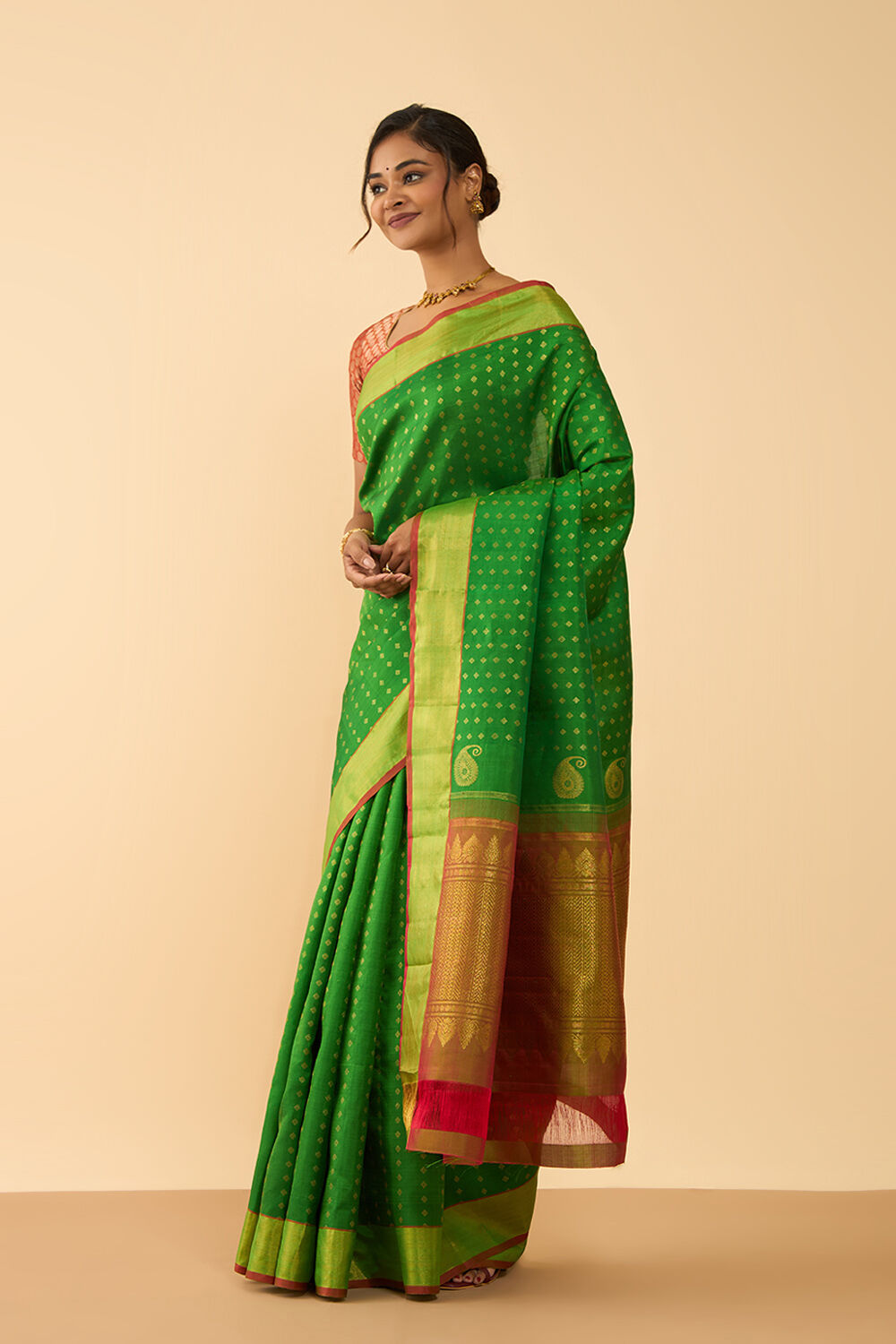 Green Pure Silk Woven Kanjivaram Saree image number null