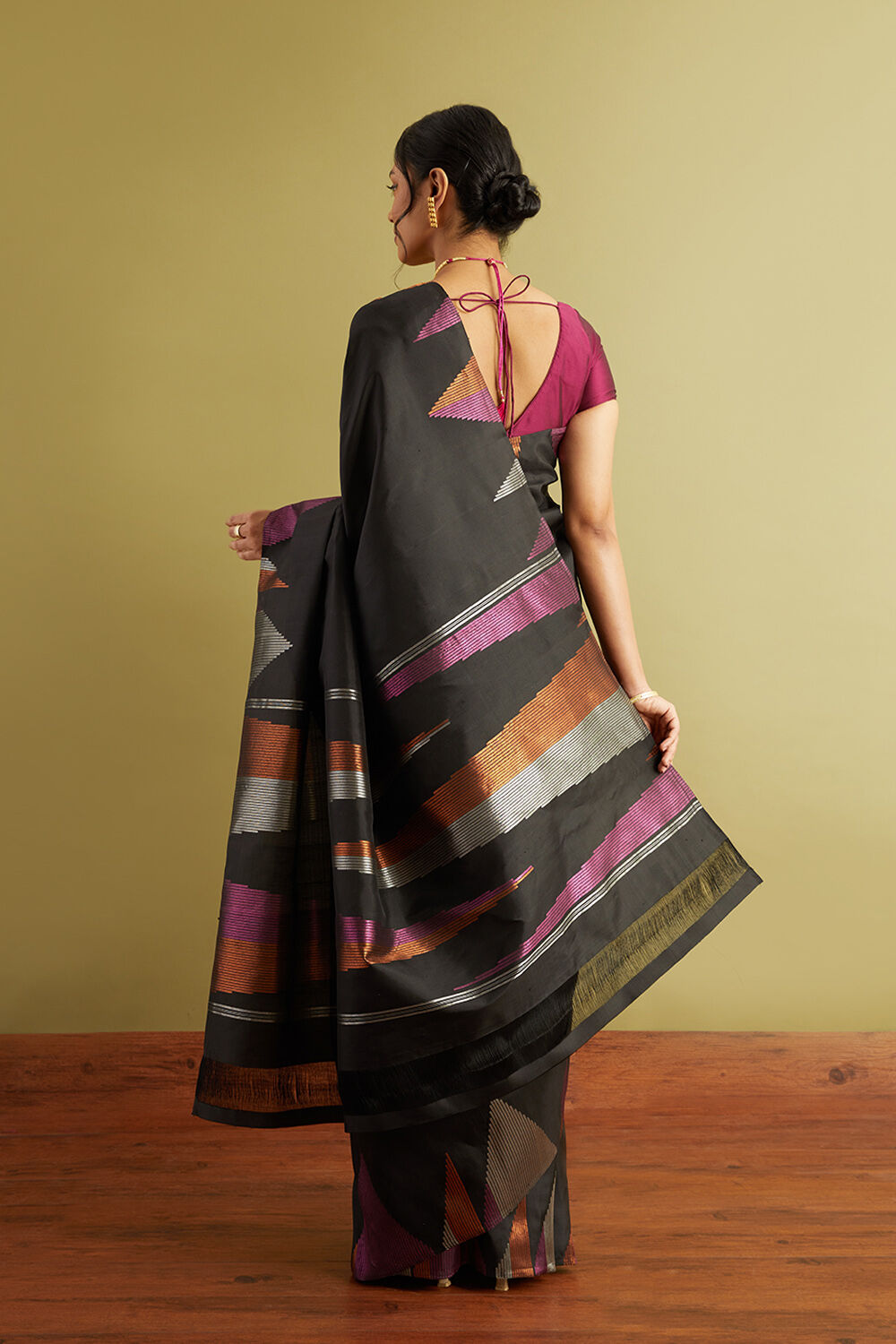 Black Woven Pure Silk Kanjivaram Saree image number null