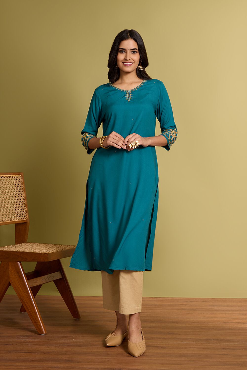 Green Viscose Embroidered Kurta image number null