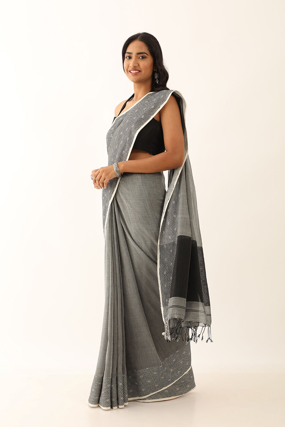 Grey Pure Cotton Woven Bengali Saree image number null