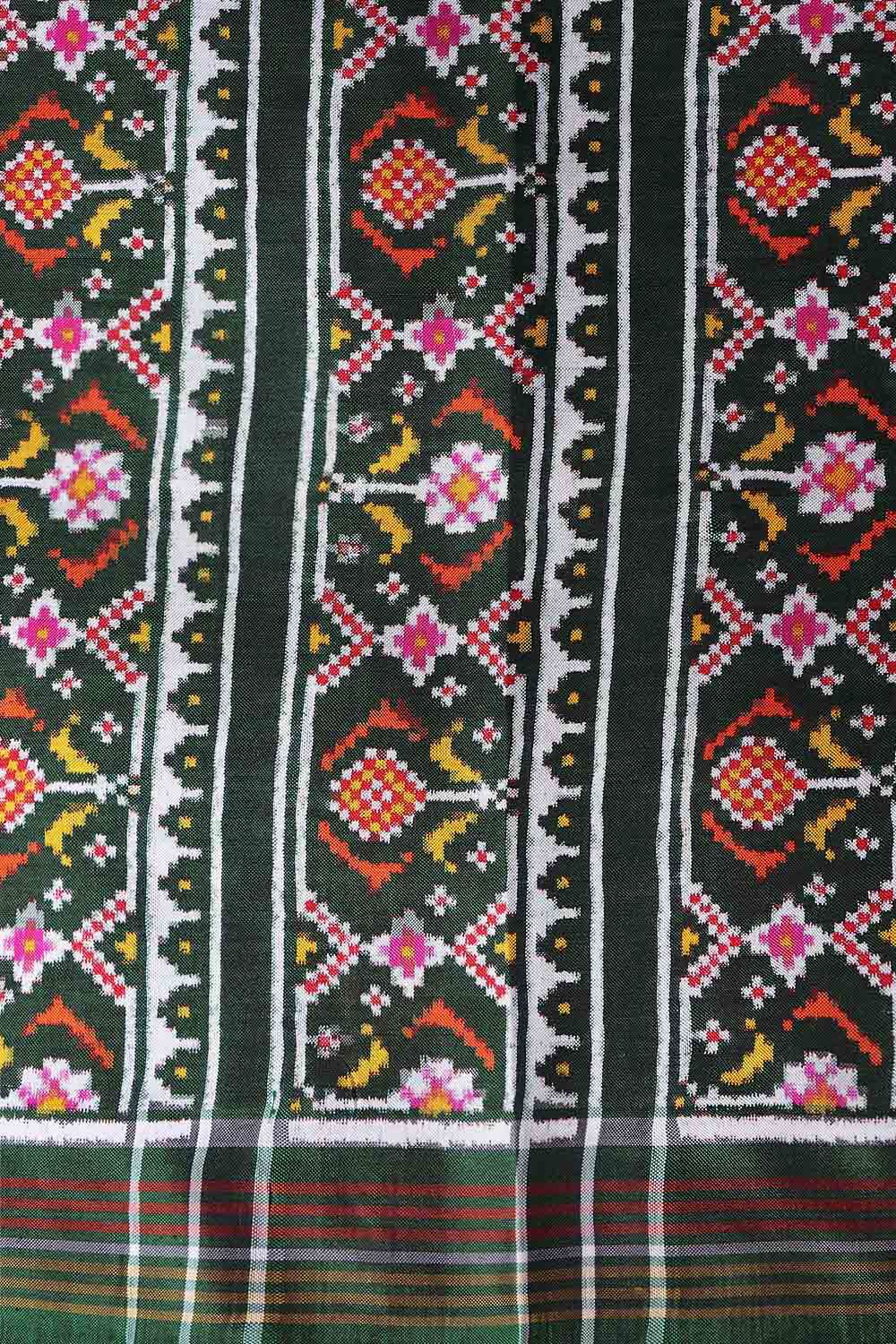 Green Silk Patan Patola Navaratna Bhat Ikat Saree image number null