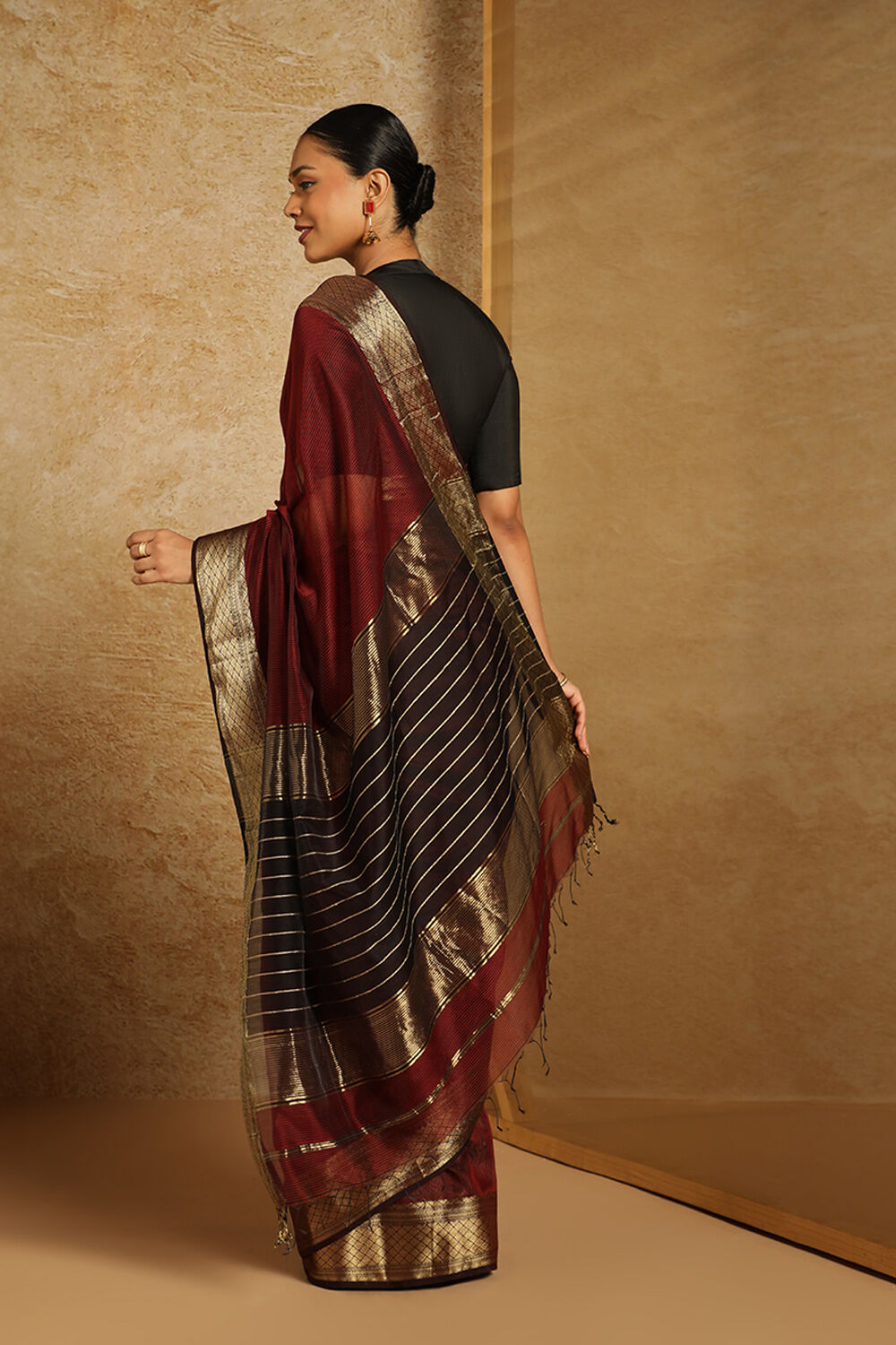 Red Woven Pure Silk Cotton Maheswari Saree image number null