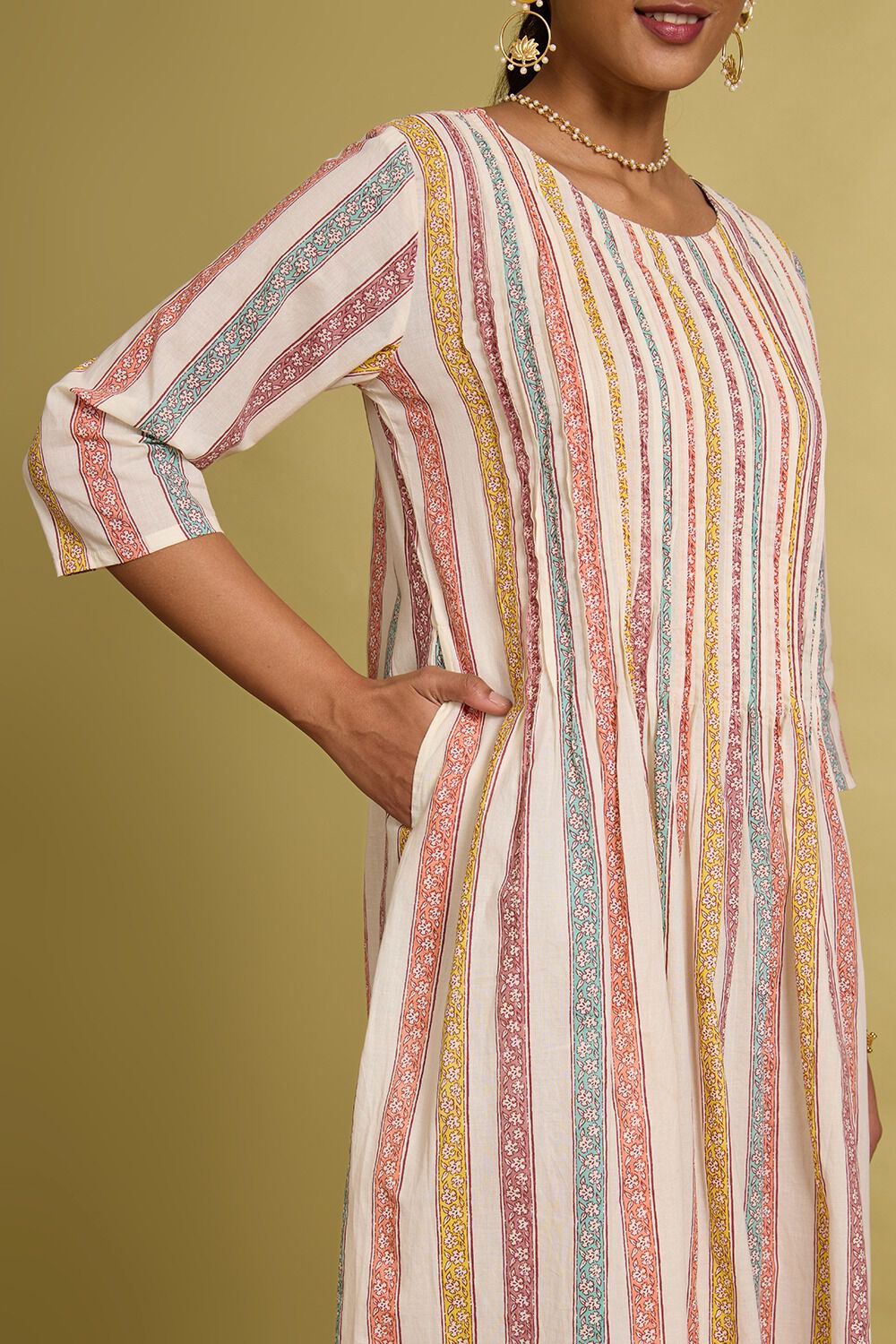 Off White Screen Printed Pure Cotton Kurta Set image number null