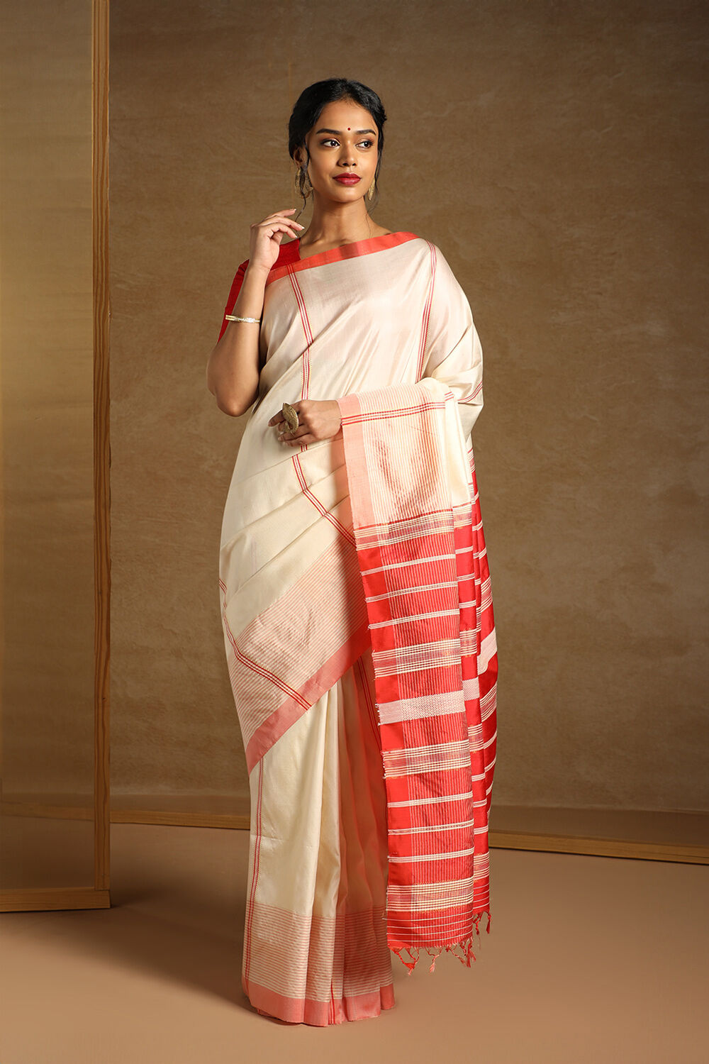 Off White Pure Silk Woven Bengali Saree image number null