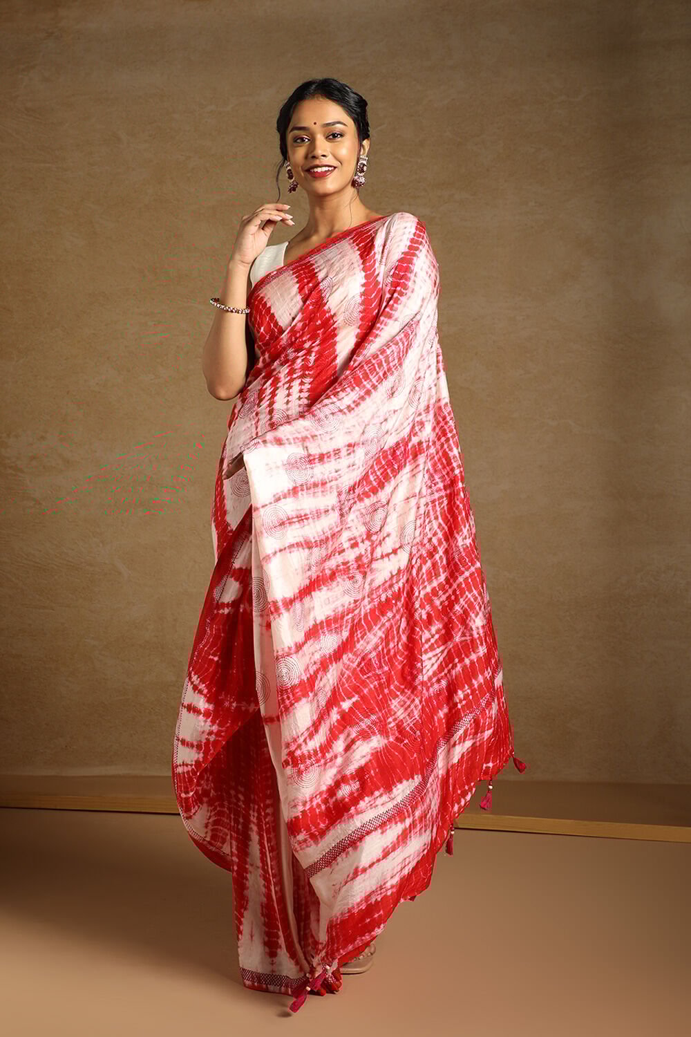 Off White Bengali Pure Silk Kantha Embroidery Saree image number null