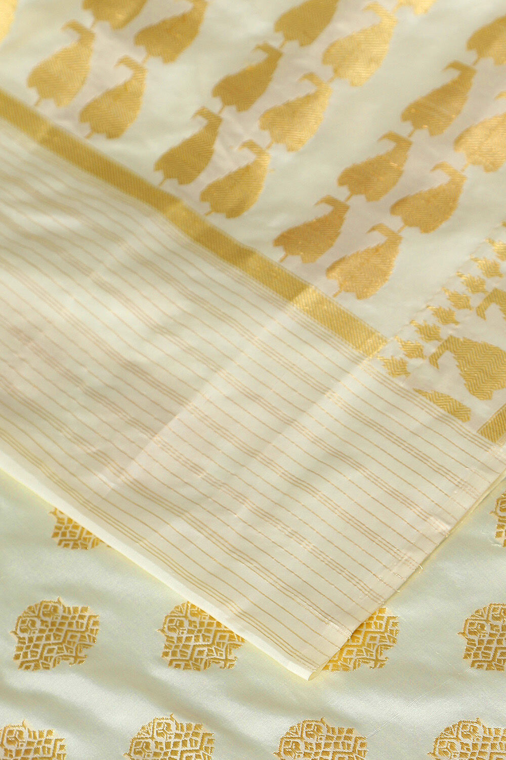 White Pure Silk Banarasi Saree image number null