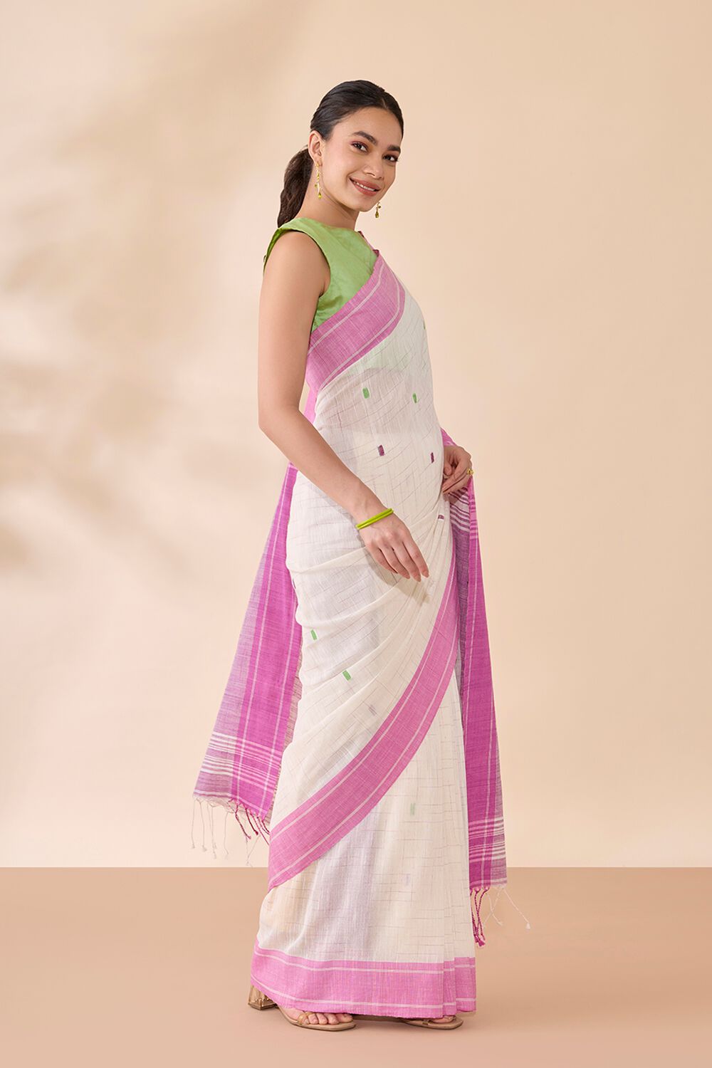 Off White Bengal Pure Cotton Jamdani Saree image number null