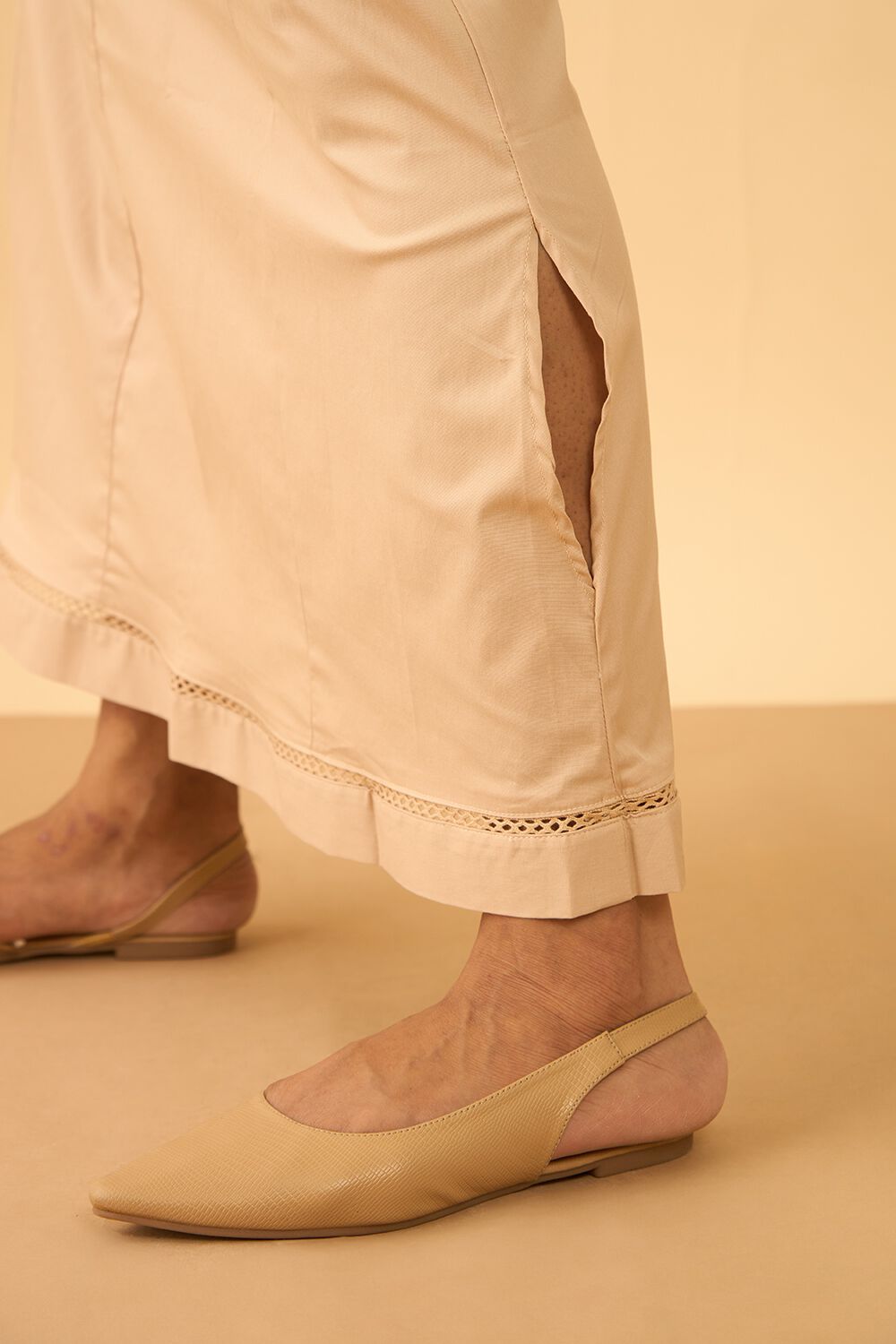 Beige Woven Cotton Lycra Inskirt image number null