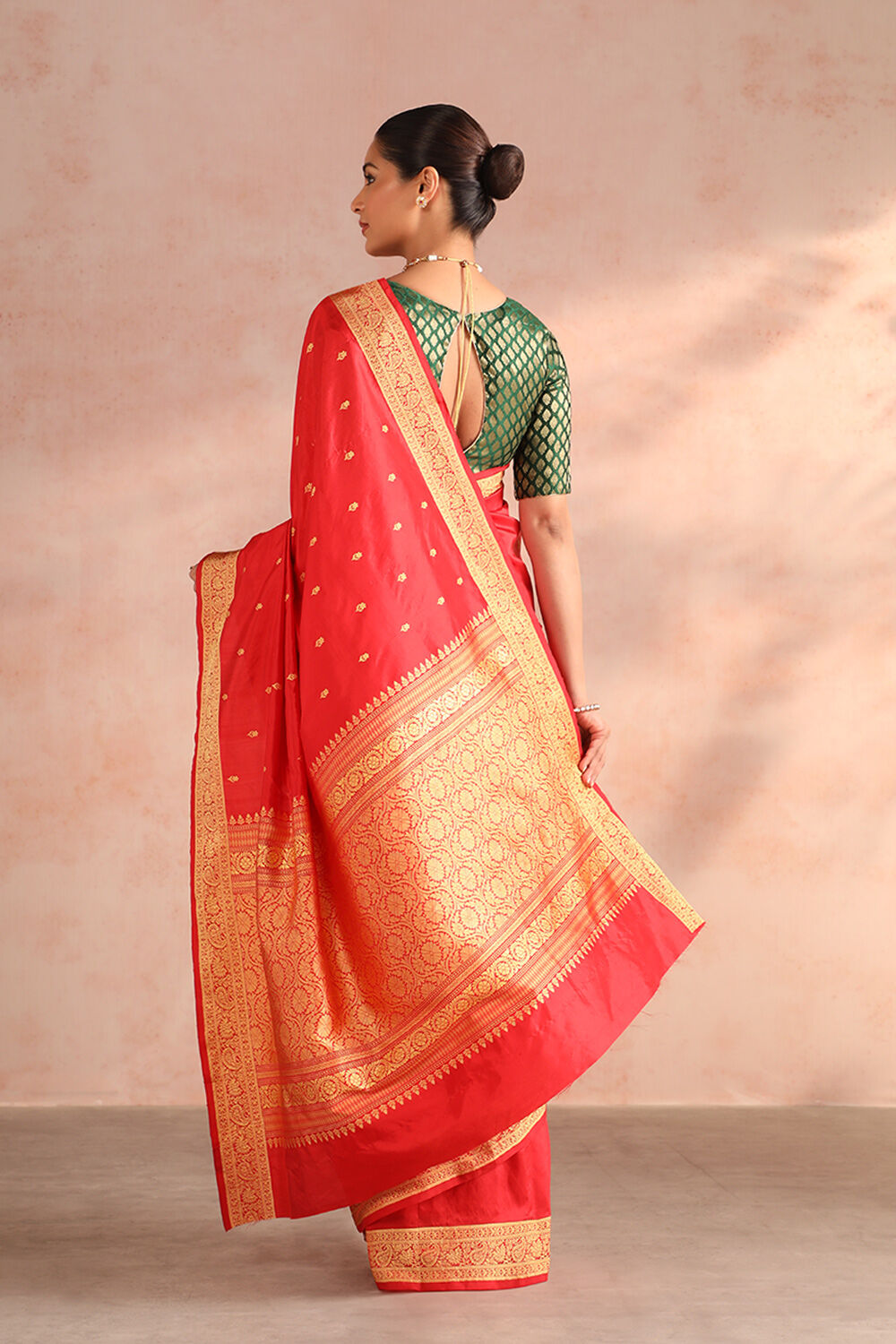 Red Pure Silk Kadwa Banarasi Saree image number null