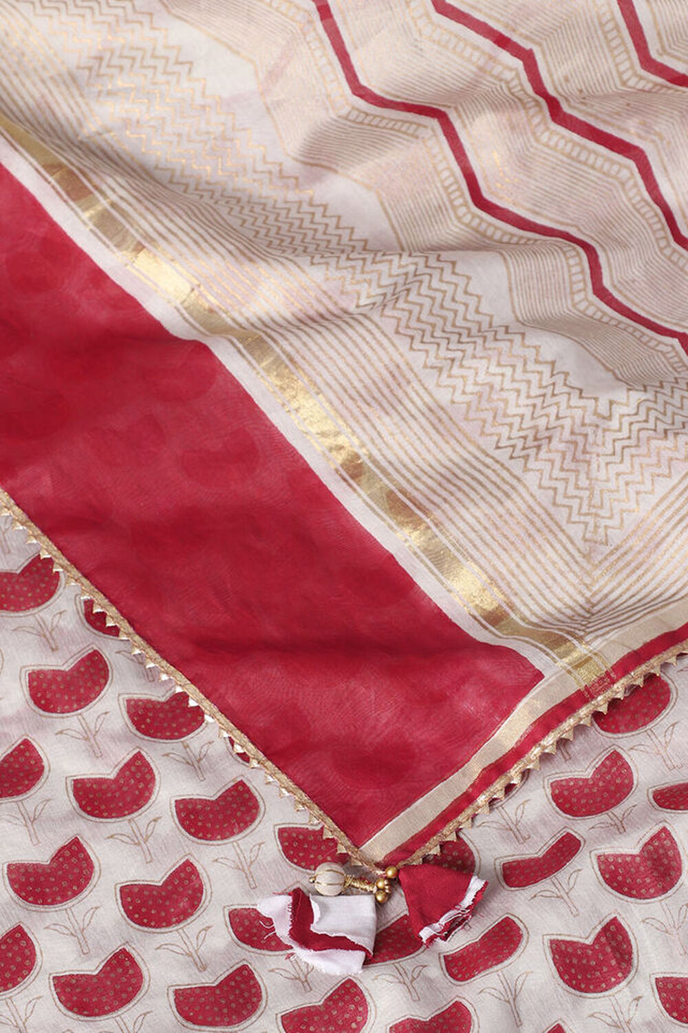 Off White and Red Pure Silk Cotton Hand Printed Saree image number null