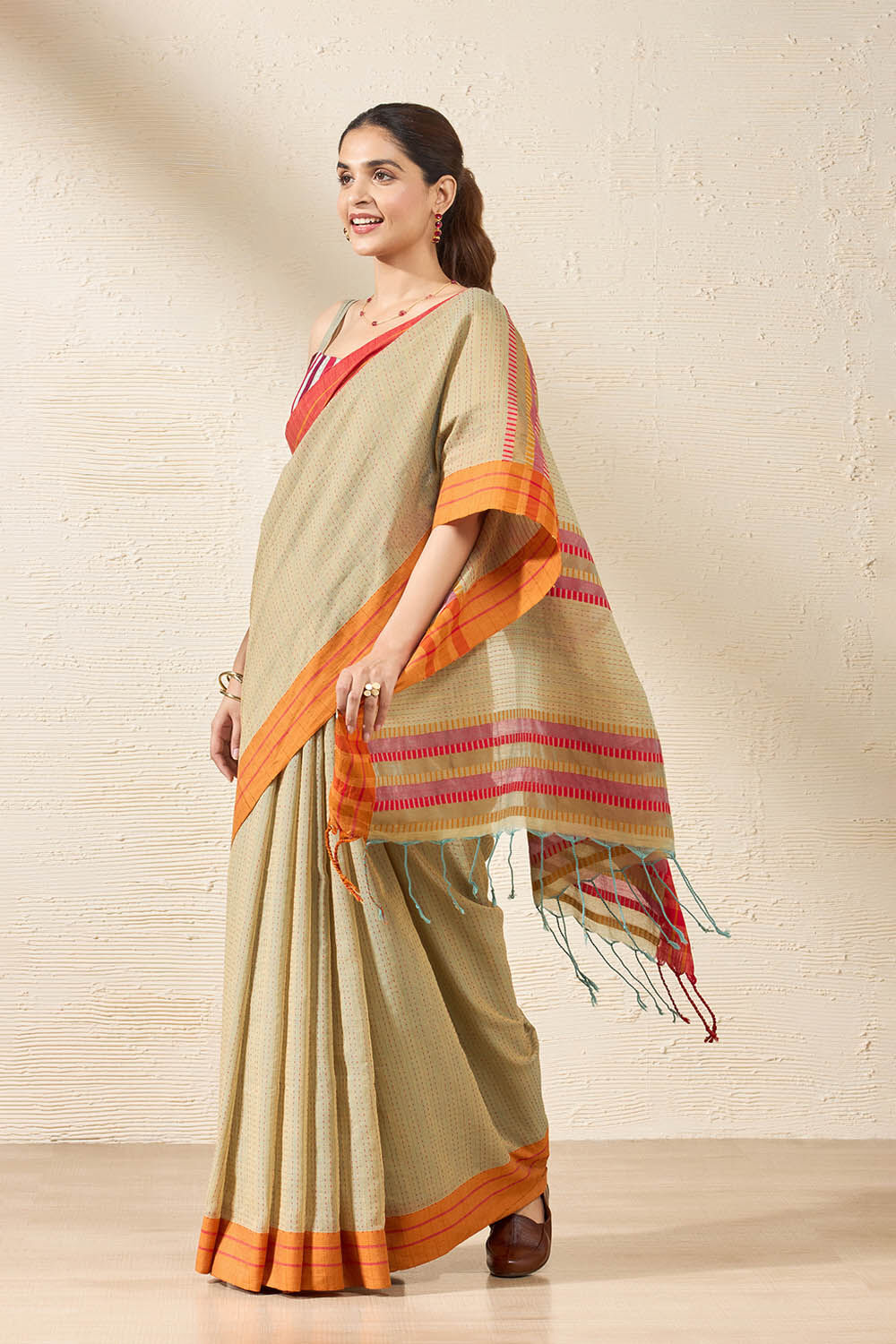 Green Woven Pure Cotton Bengal Saree image number null