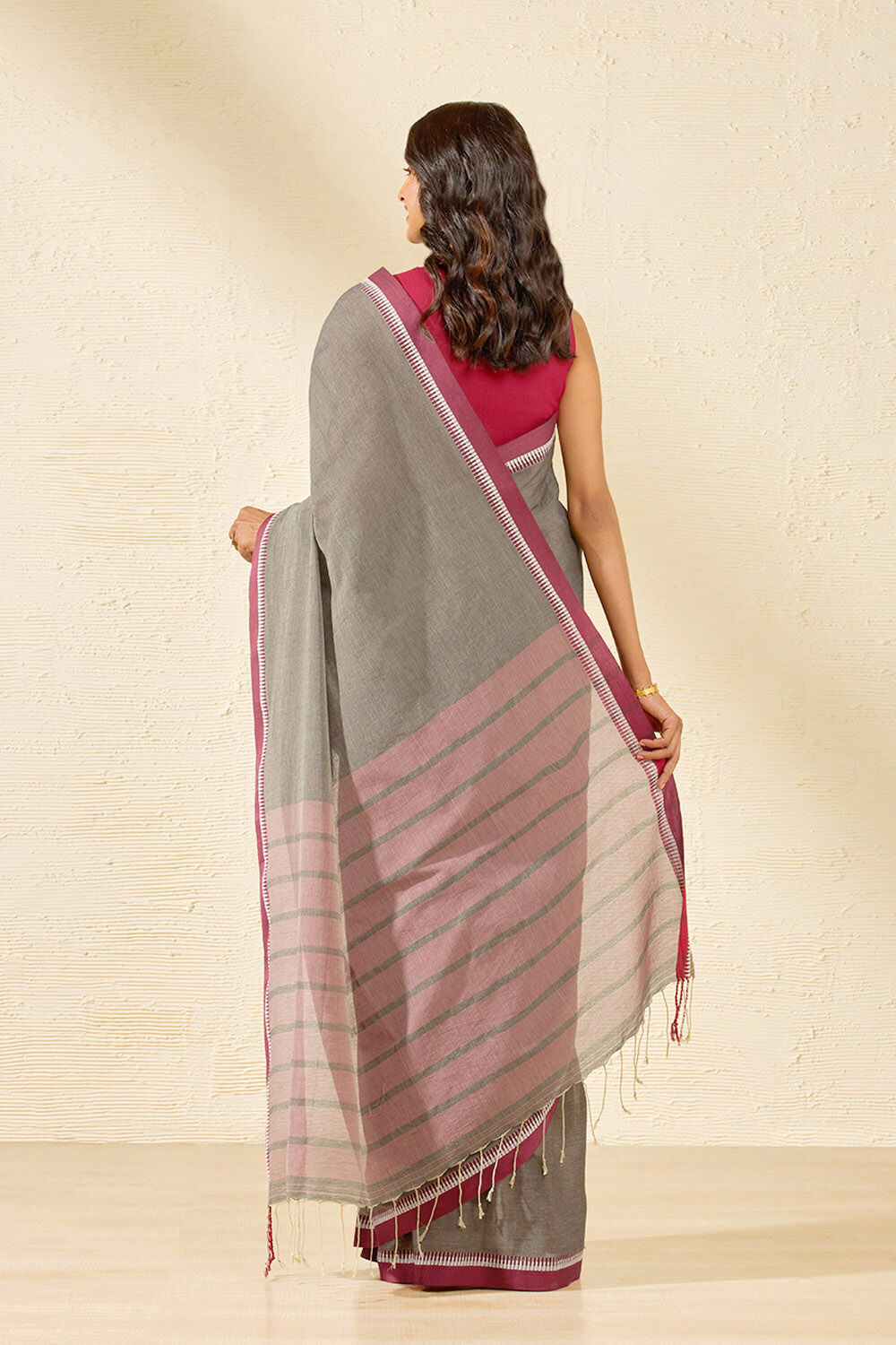 Grey Woven Pure Cotton Bengal Saree image number null