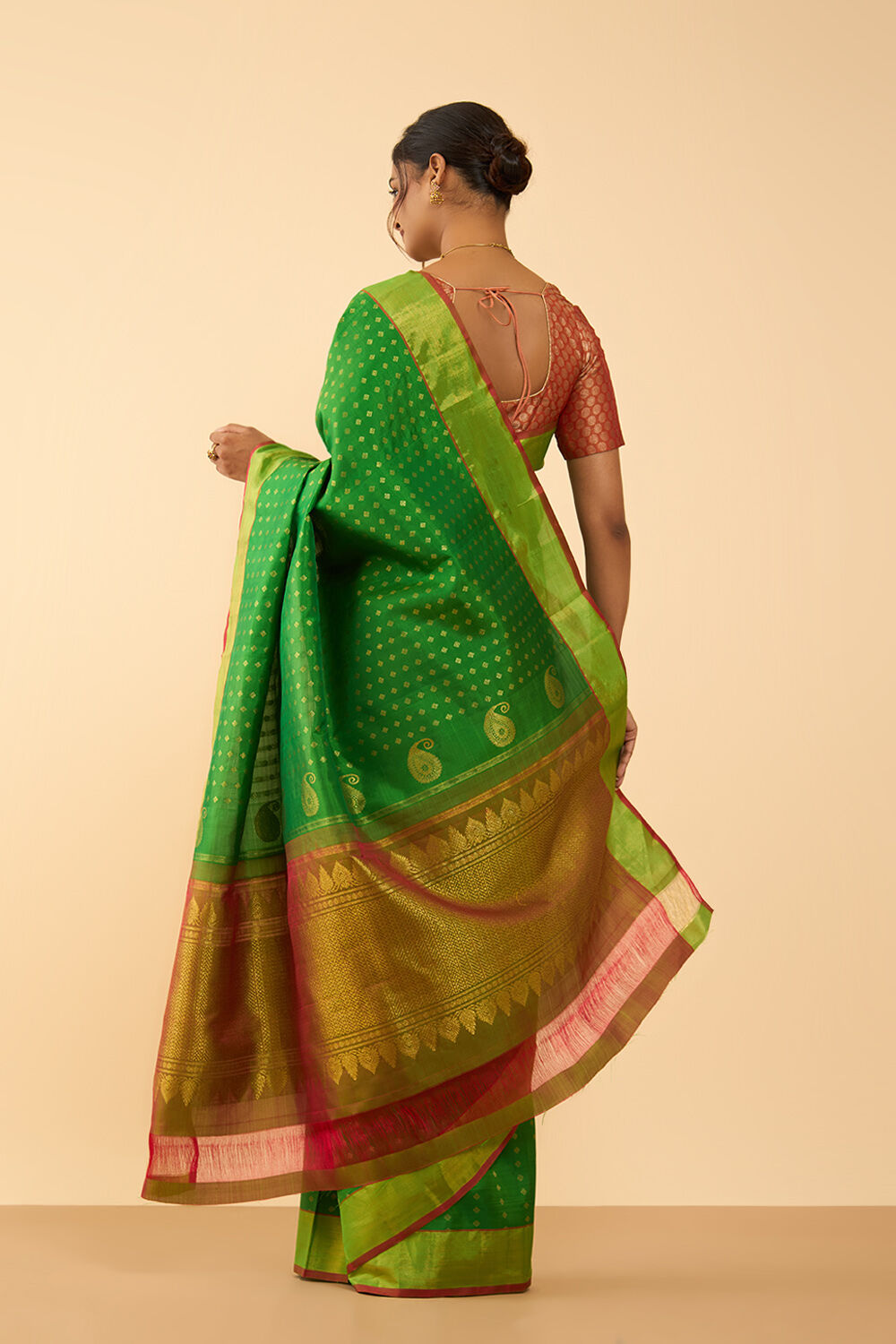 Green Pure Silk Woven Kanjivaram Saree image number null