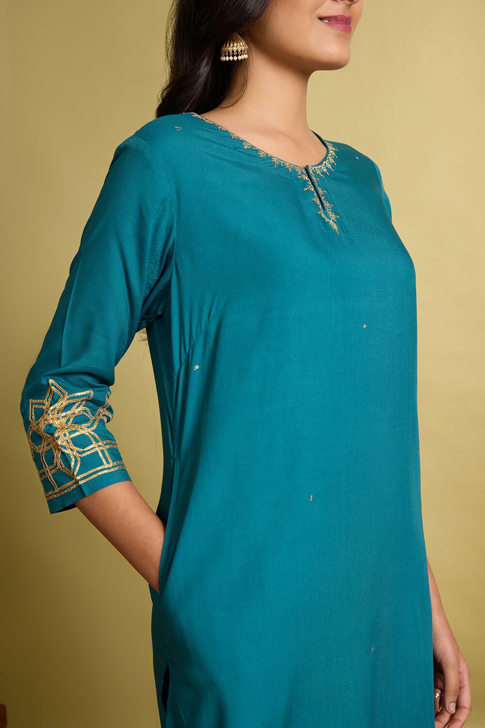 Green Viscose Embroidered Kurta image number null