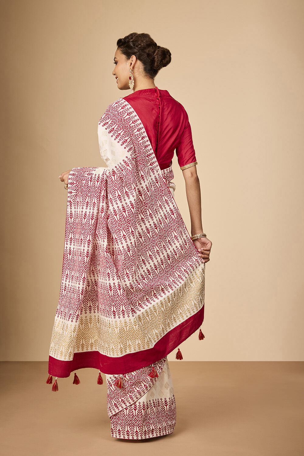 Off White Pure Cotton Printed Embroidery Saree image number null