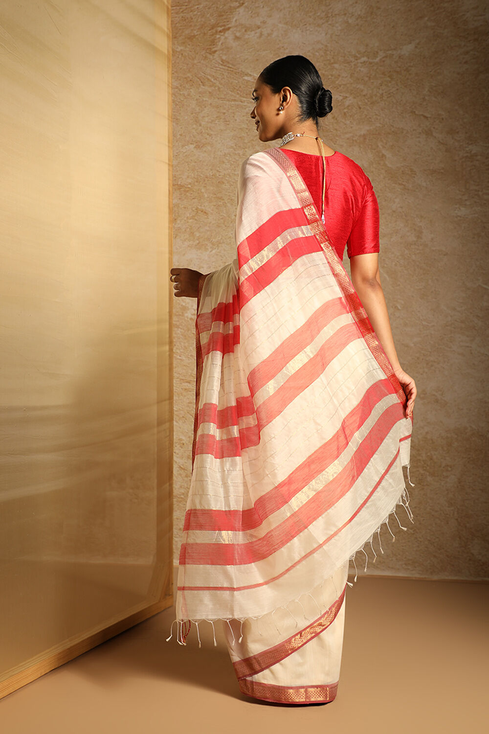 Off White Pure Silk Cotton Woven Maheshwari Saree image number null
