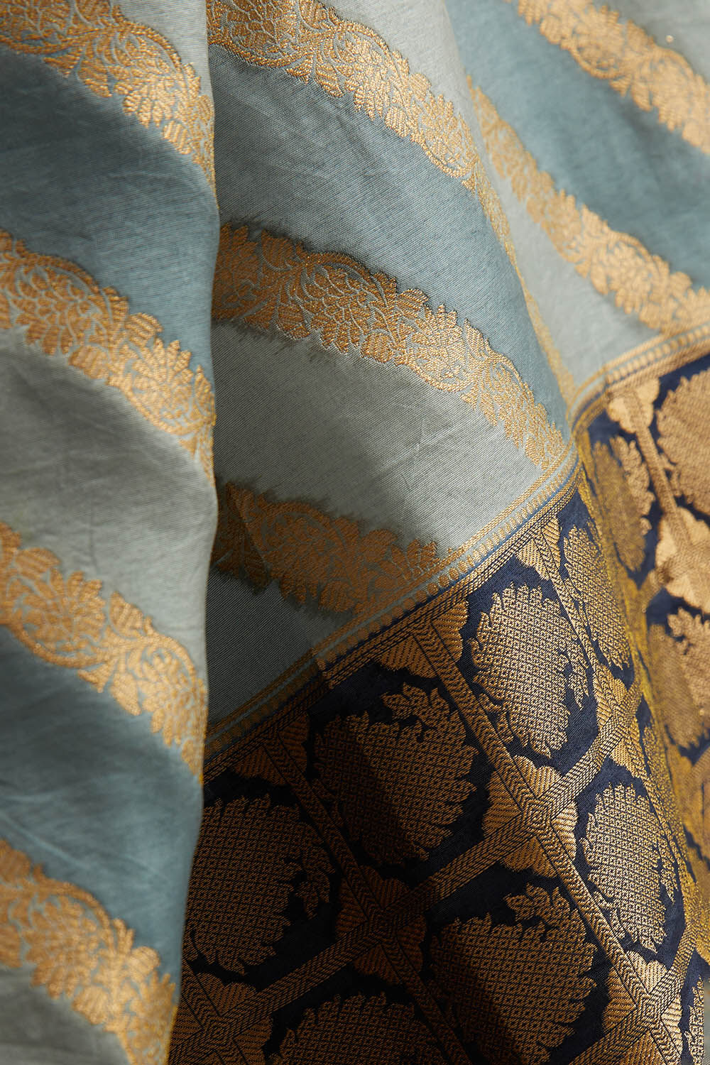 Blue Woven Viscose Luxe Saree image number null