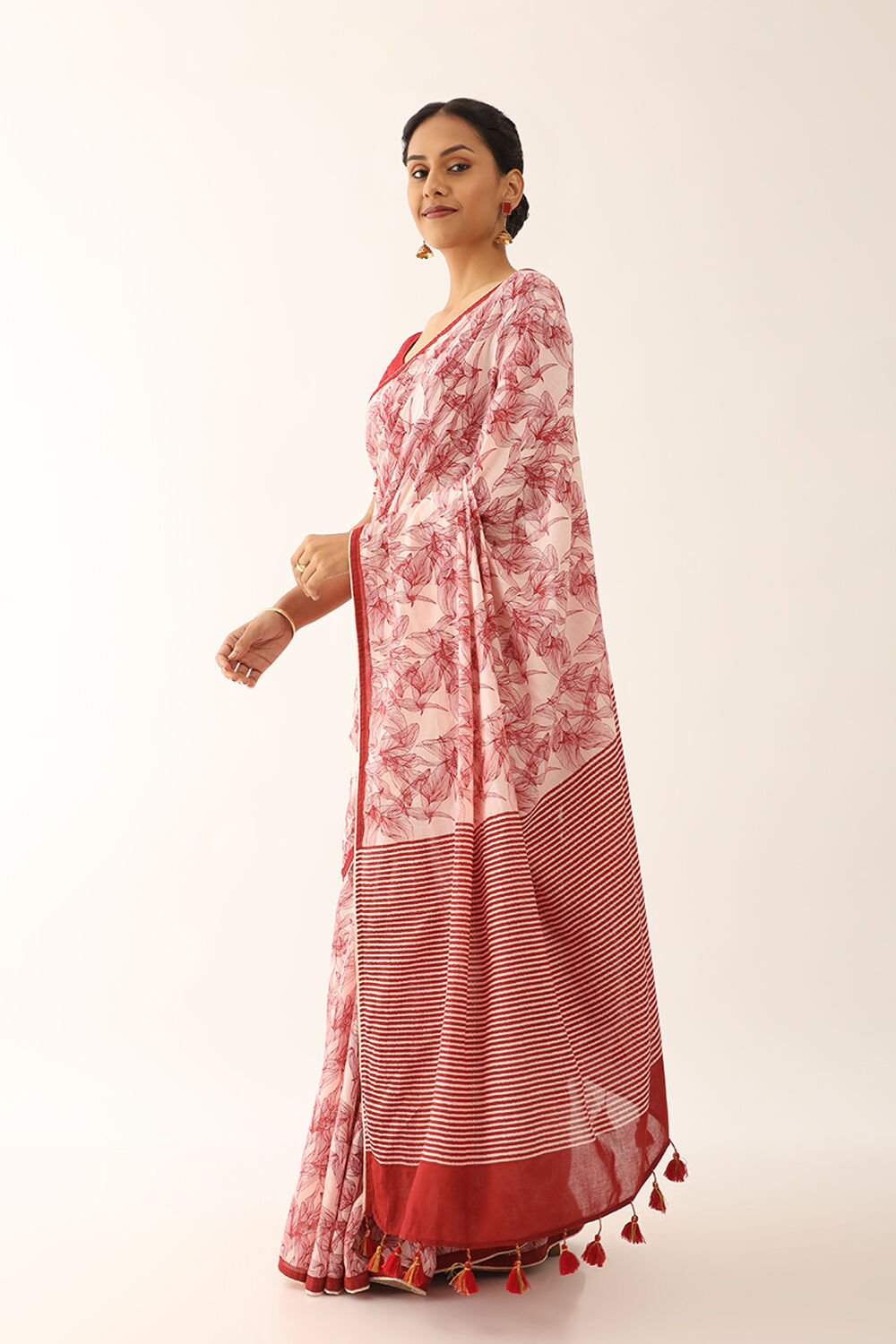 Off White Screen Printed Pure Cotton Saree image number null