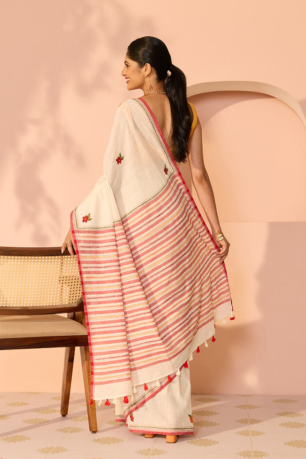Off White Bengal Pure Cotton Kantha Embroidered Saree image number null