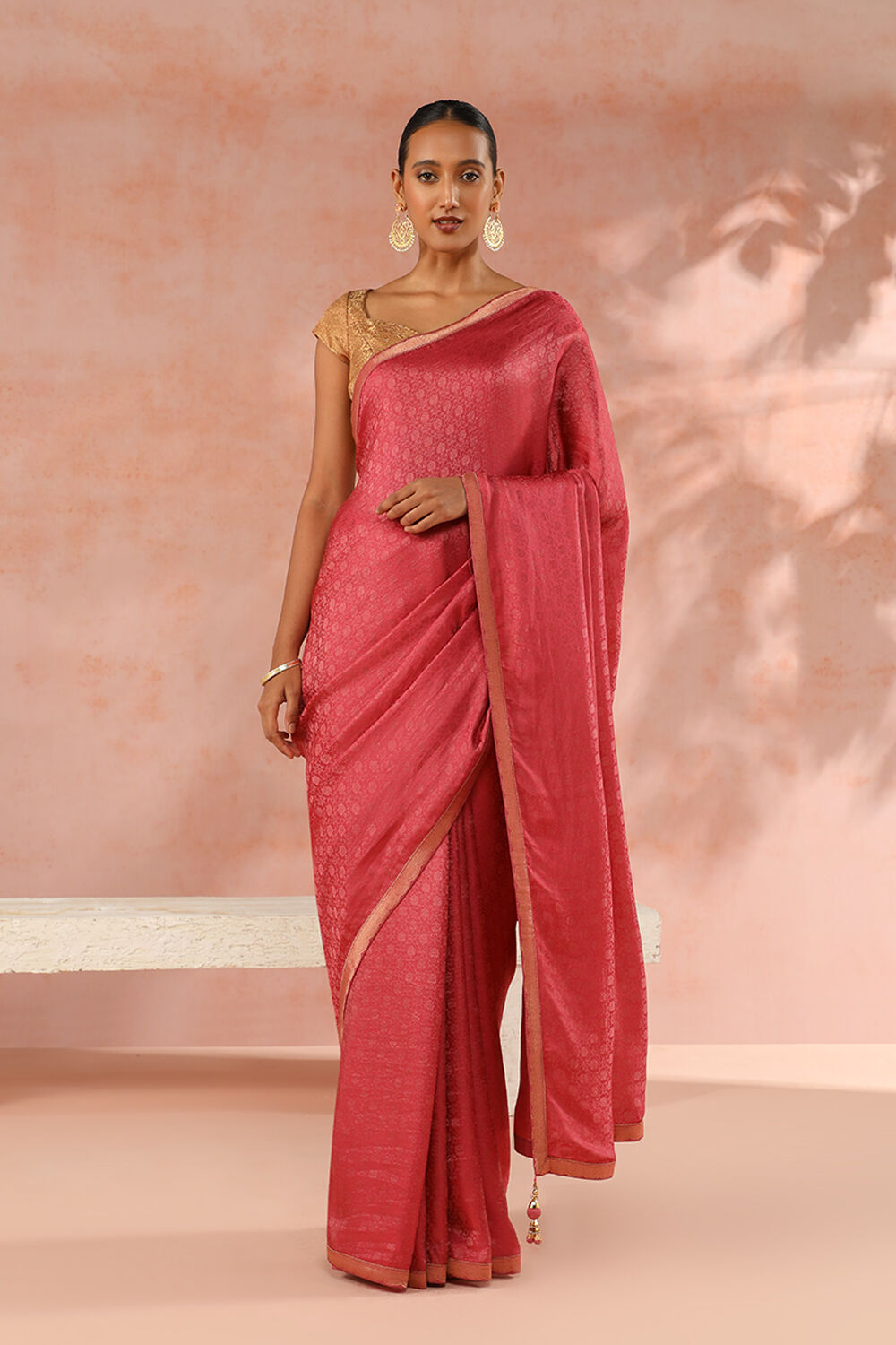 Pink Contemporary Viscose Luxe Woven Saree image number null