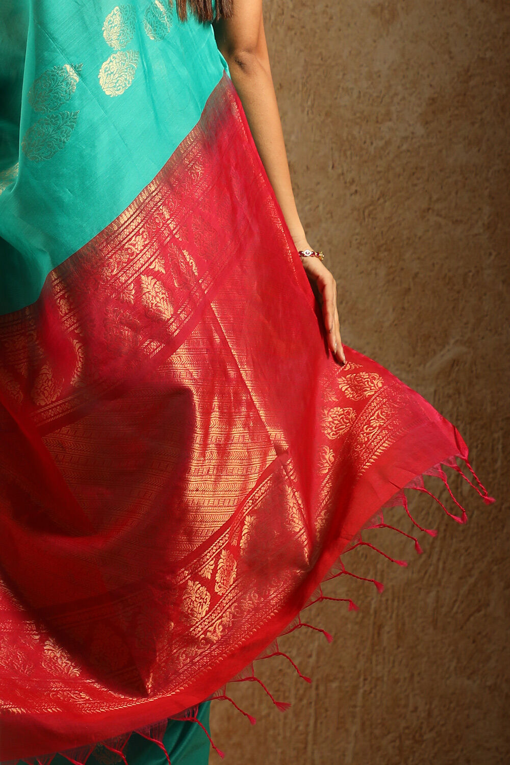 Green South Pure Silk Cotton Woven Saree image number null