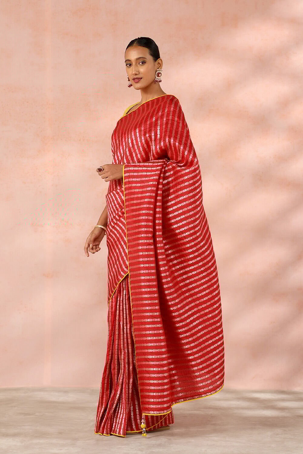 Red Contemporary Viscose Luxe Woven Saree image number null