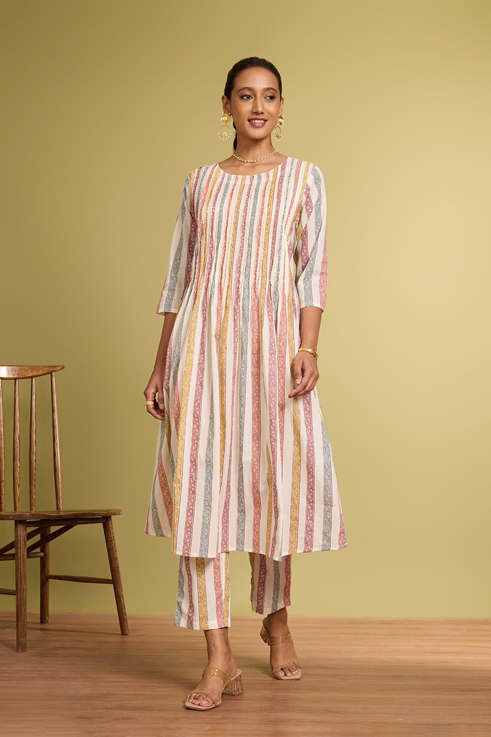 Off White Screen Printed Pure Cotton Kurta Set image number null