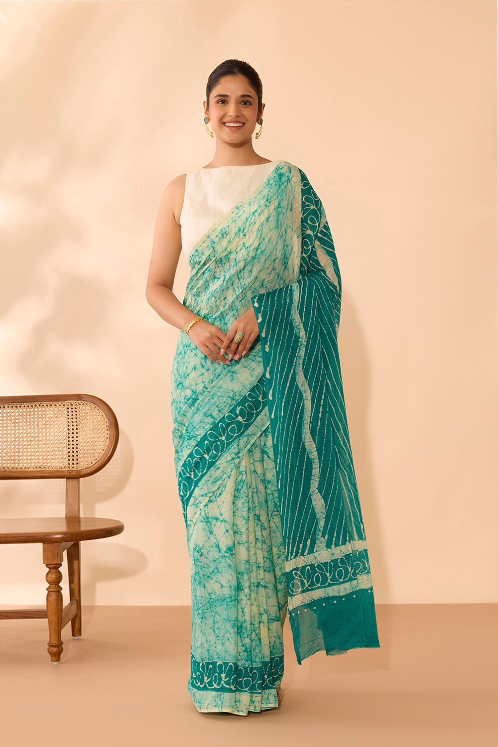 Green Ujjain Pure Cotton Batik Saree image number null