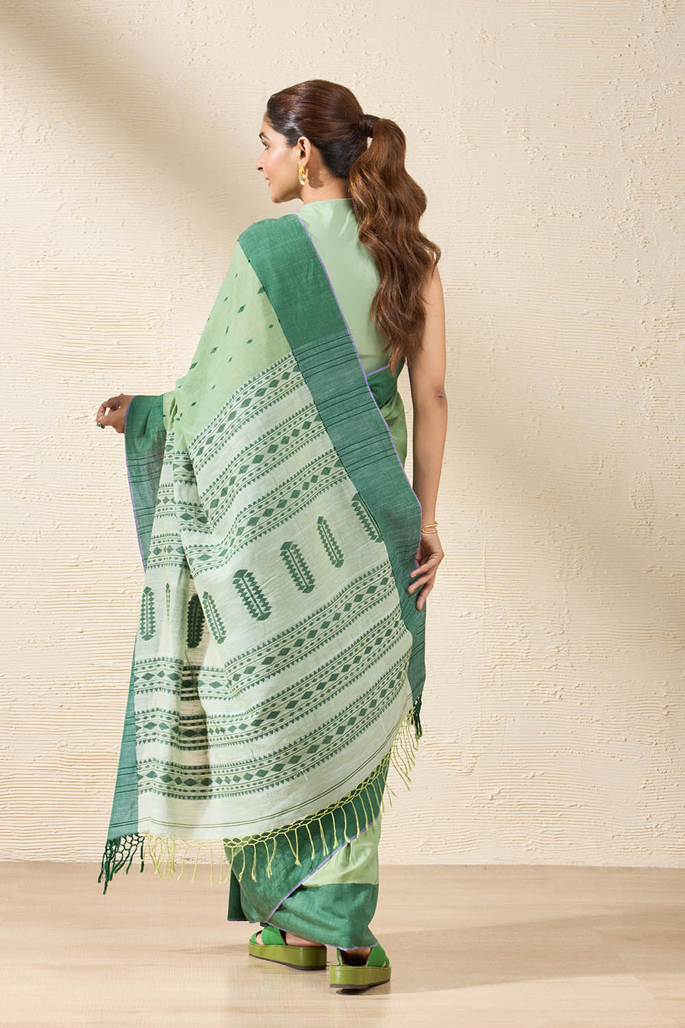 Green Woven Pure Cotton Bengal Saree image number null