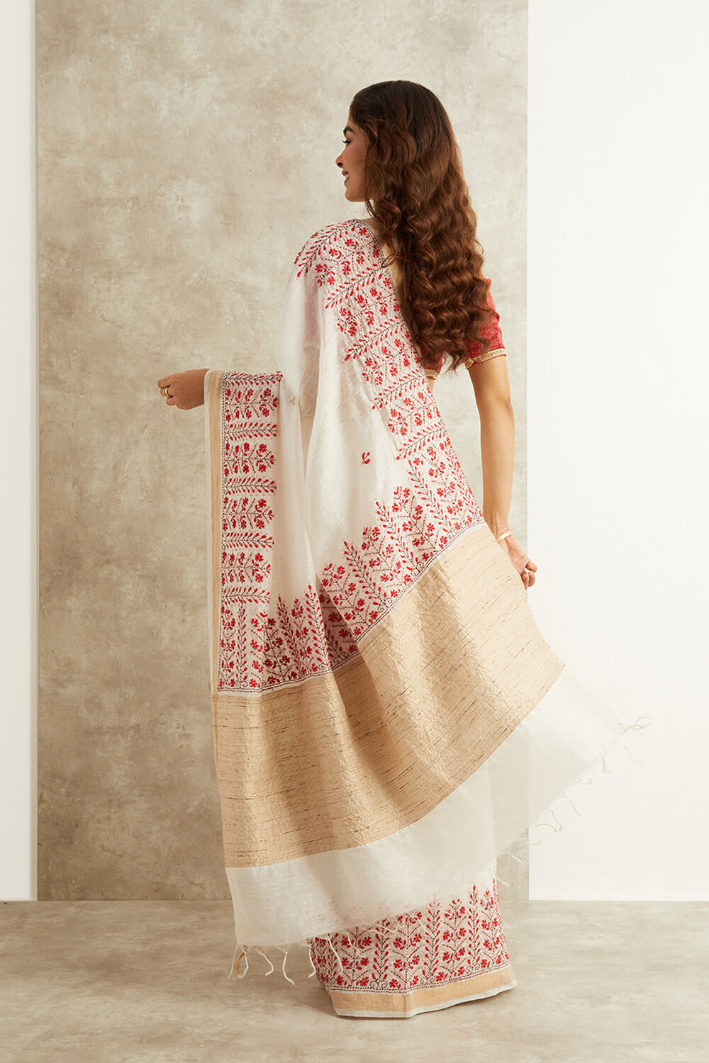 Off White Kantha Embroidered Pure Silk Linen Bengal Saree image number null
