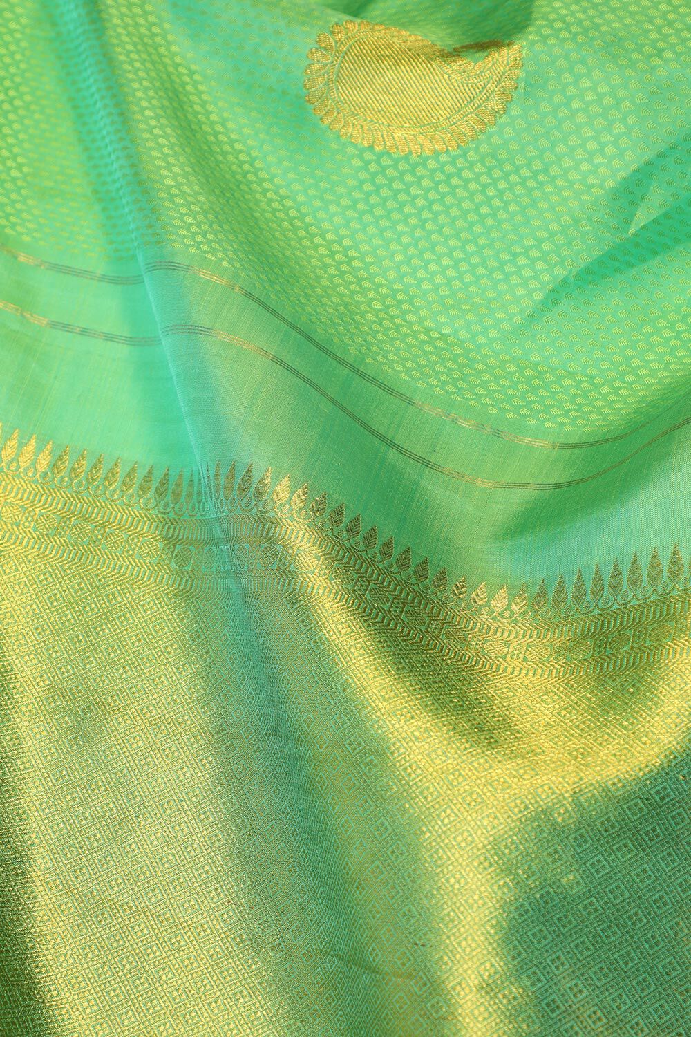Green Woven Pure Silk Kanjivaram Saree image number null
