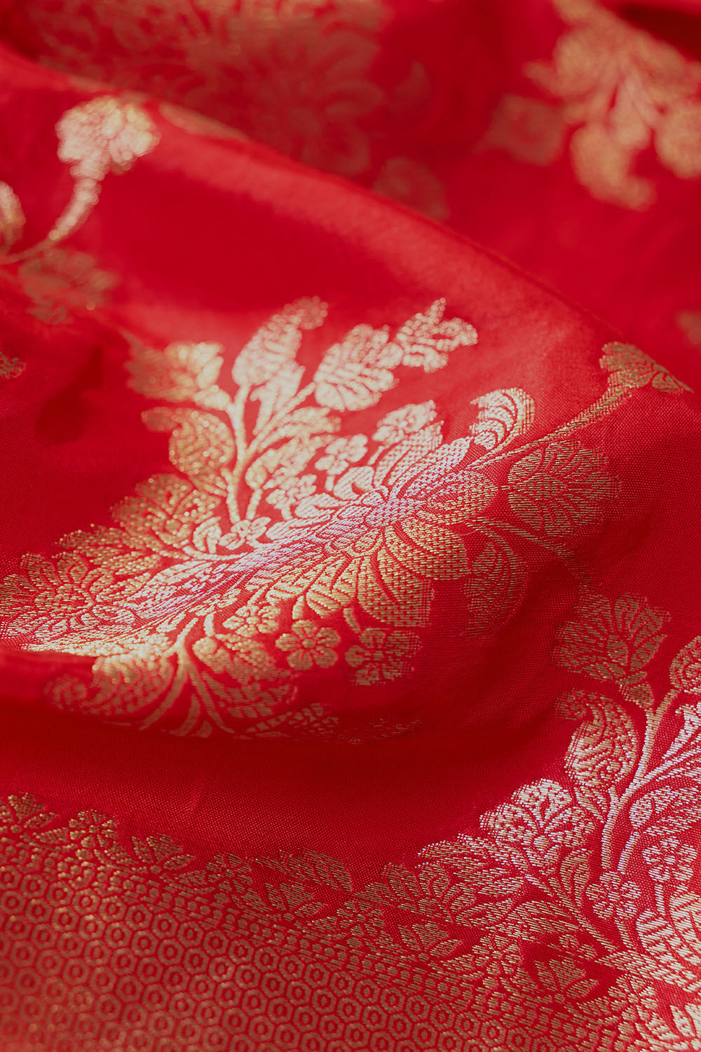 Red Woven Design Viscose Saree image number null