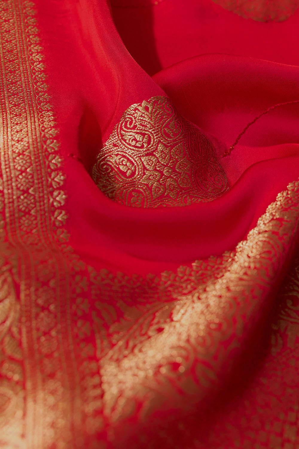 Red Woven Design Pure Viscose Saree image number null