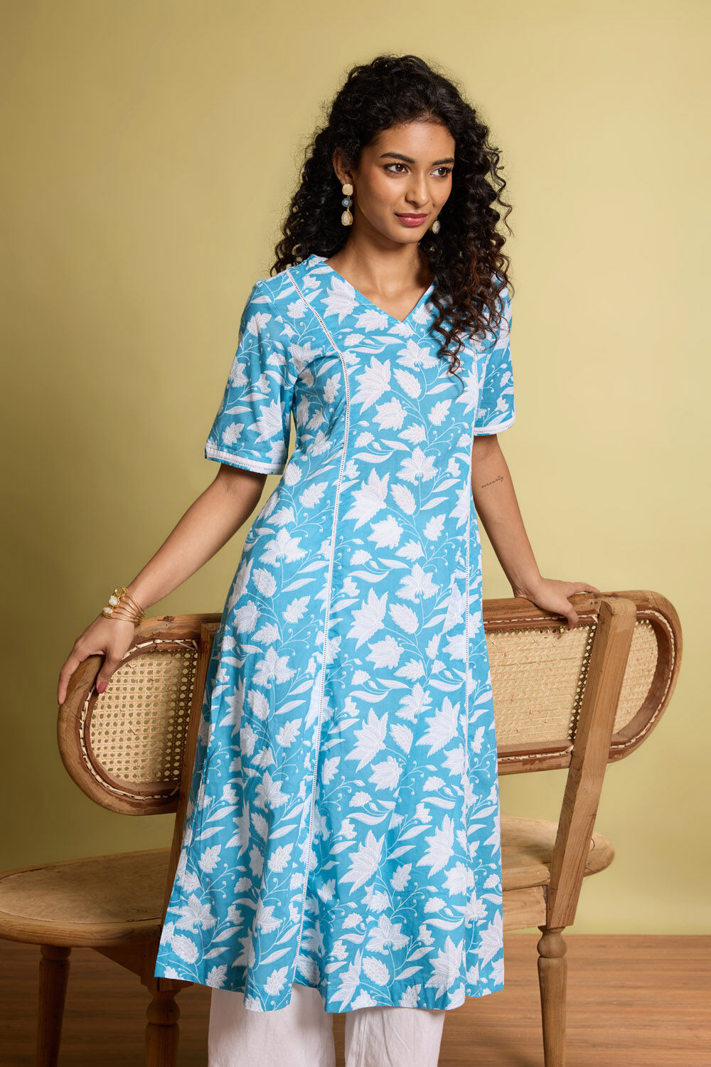 Blue Screen Printed Pure Cotton Kurta image number null