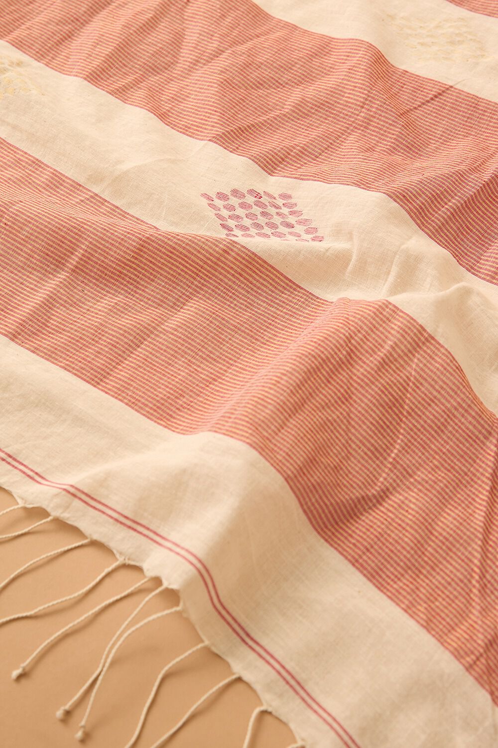 Off White Bengal Pure Cotton Jamdani Saree image number null