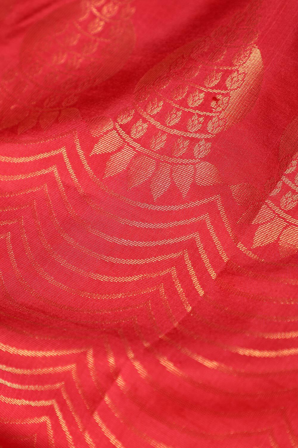 Red South Pure Silk Woven Saree image number null