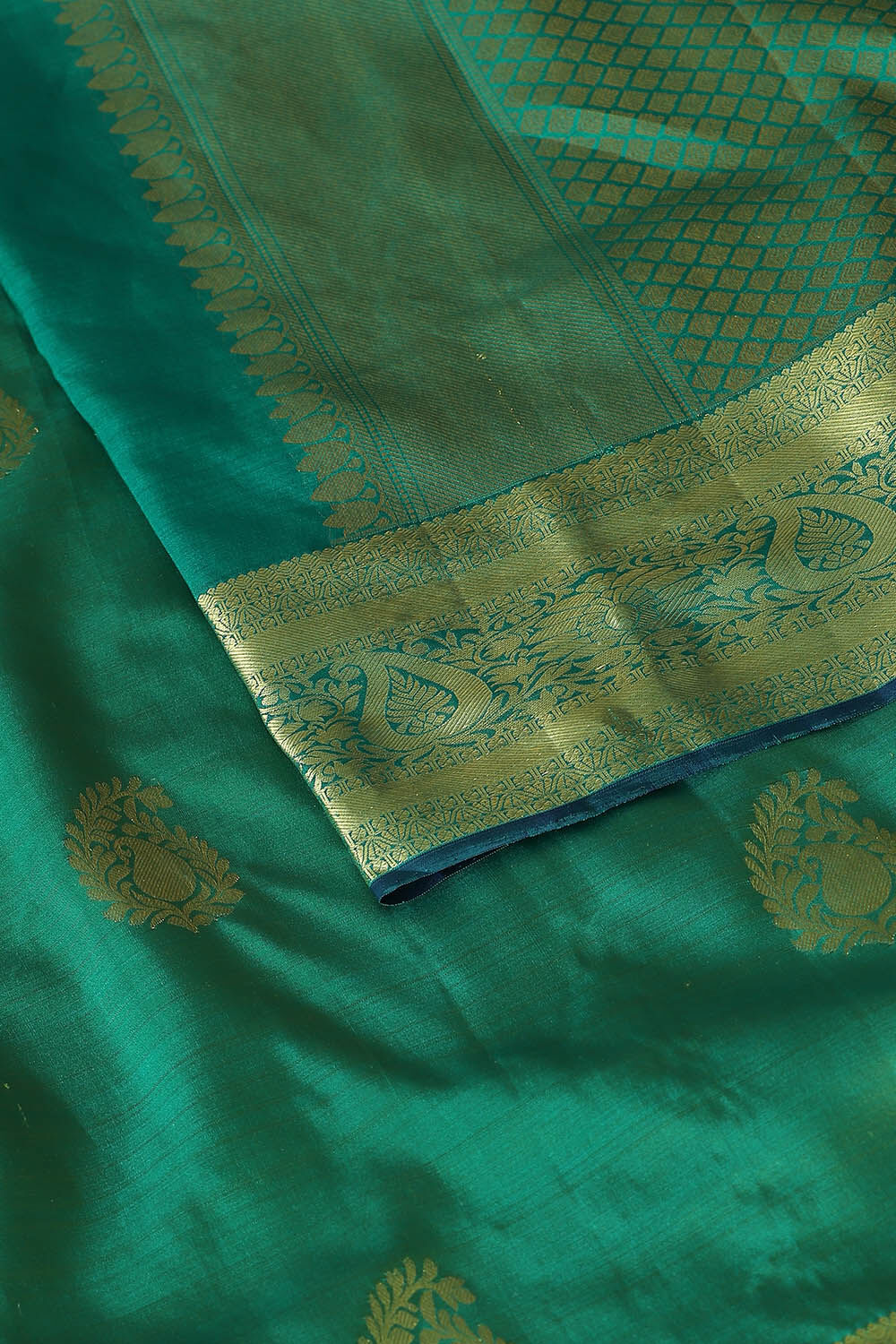 Green Pure Silk Kanjivaram Saree image number null