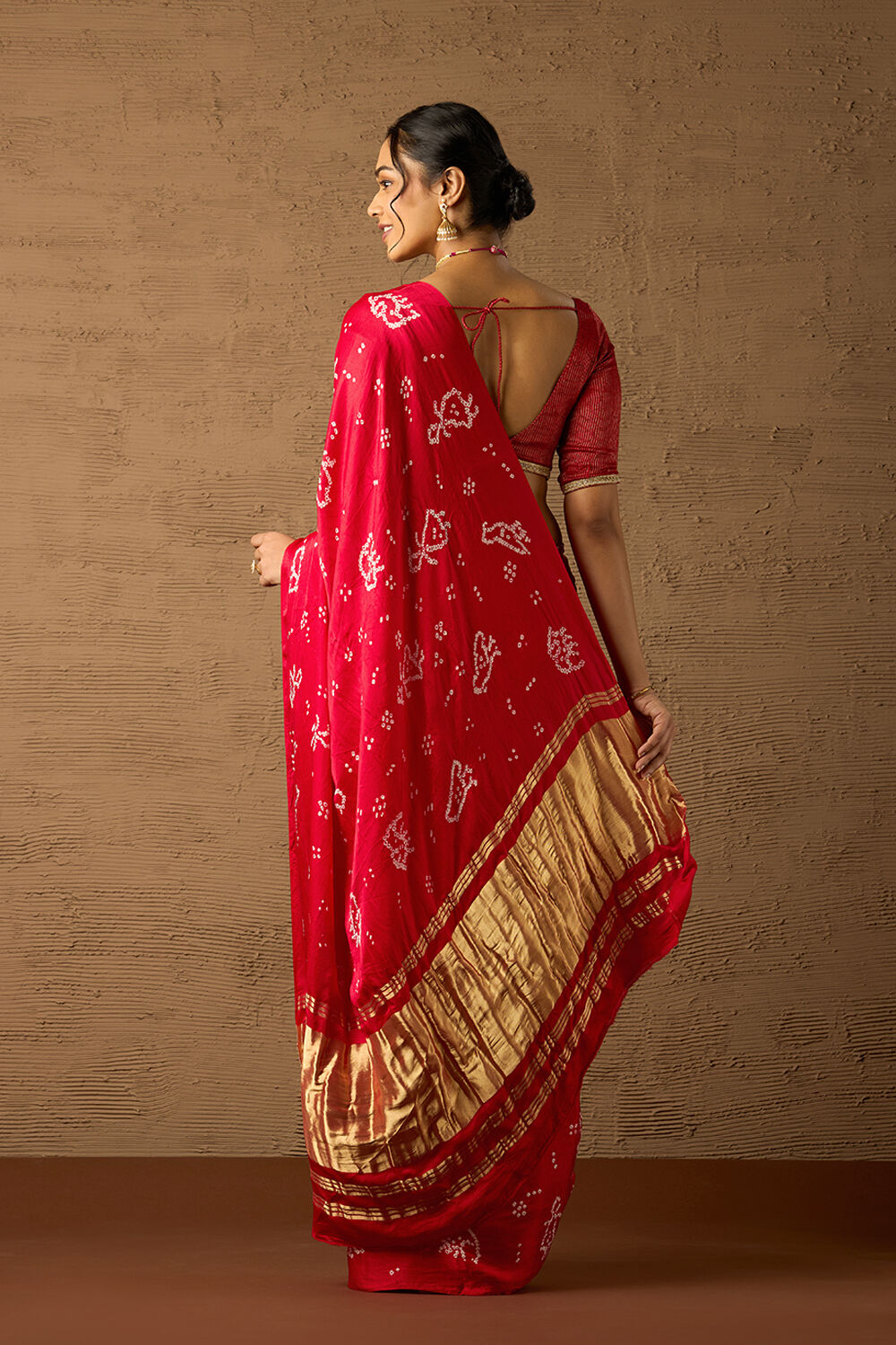 Red Gujarat Pure Silk Tie & Dye Bandhani Saree image number null