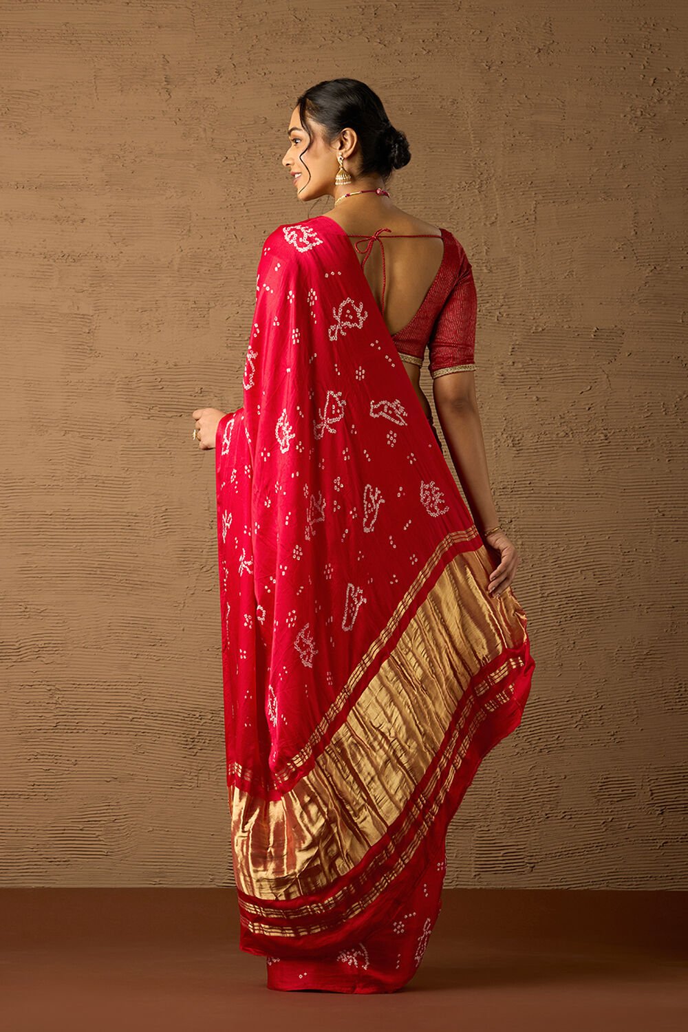 Red Gujarat Pure Silk Tie & Dye Bandhani Saree image number null