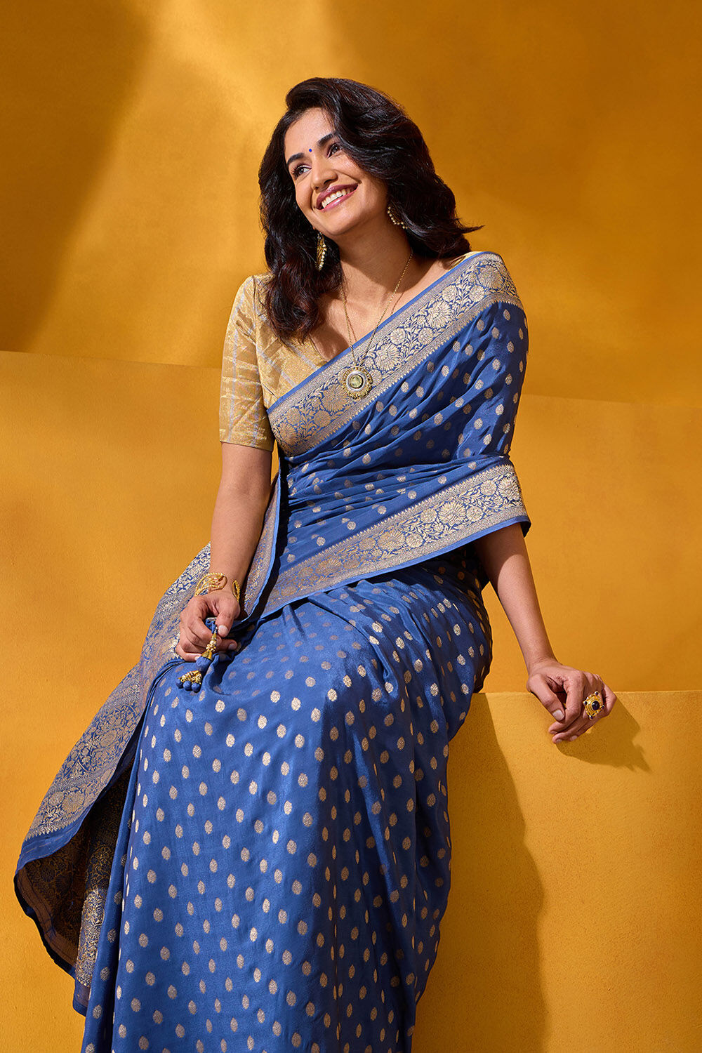 Blue Woven Viscose Crepe Saree image number null
